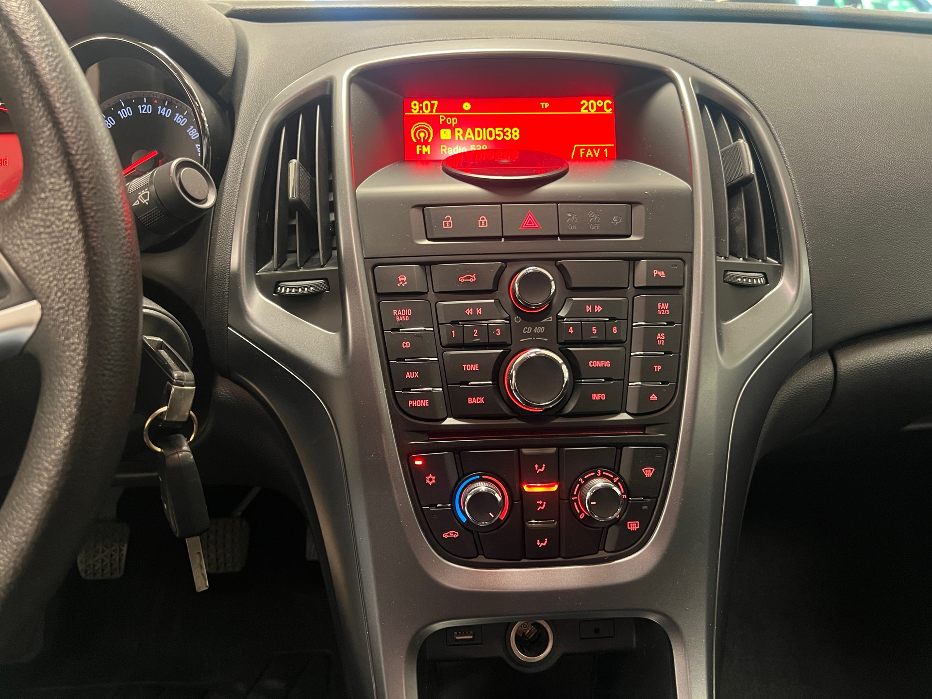 Foto van Opel Astra Notchback
