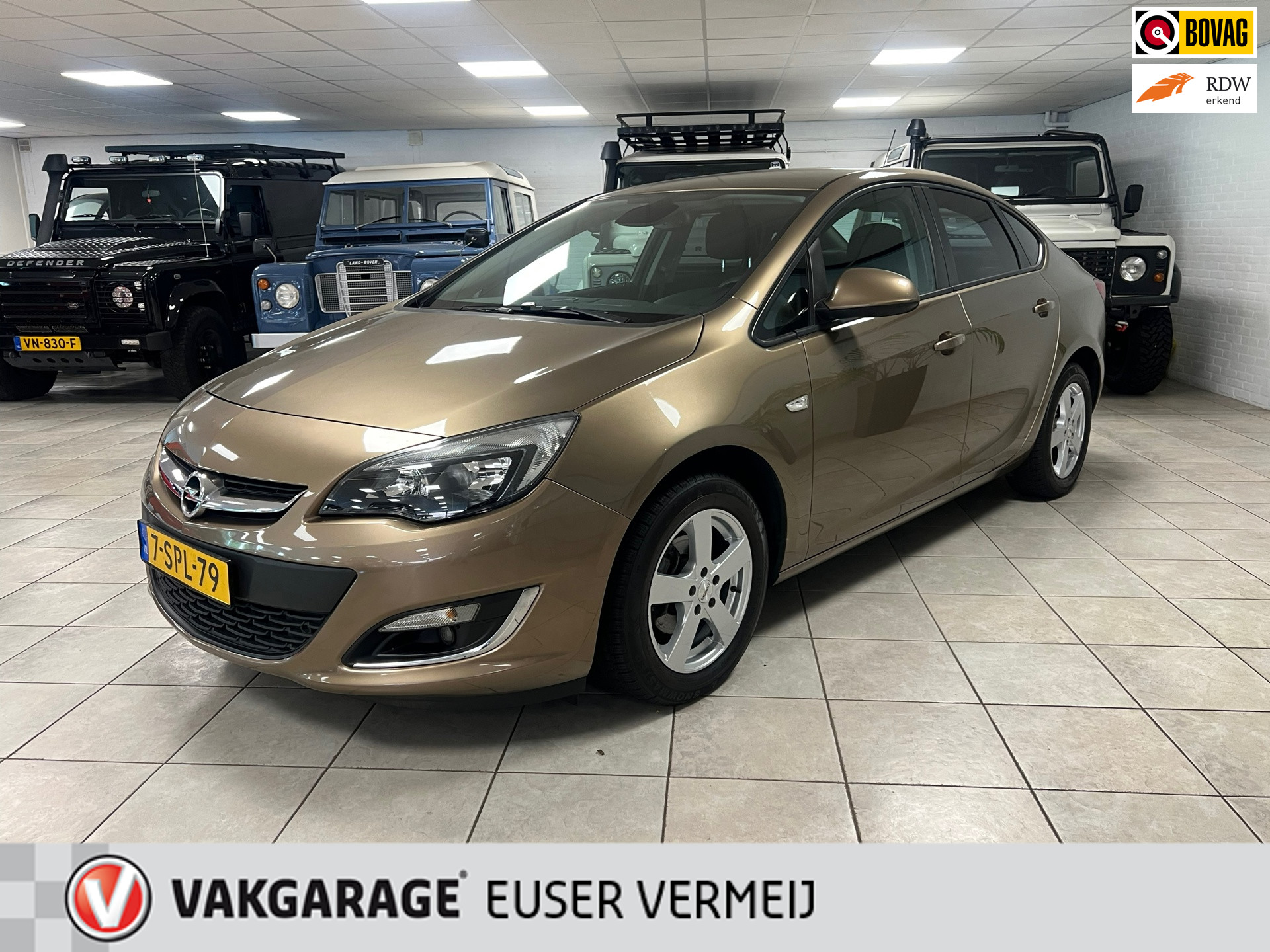Opel Astra Notchback 1.4 Turbo Cosmo Climate control, Trekhaak. 2013 - voorkant
