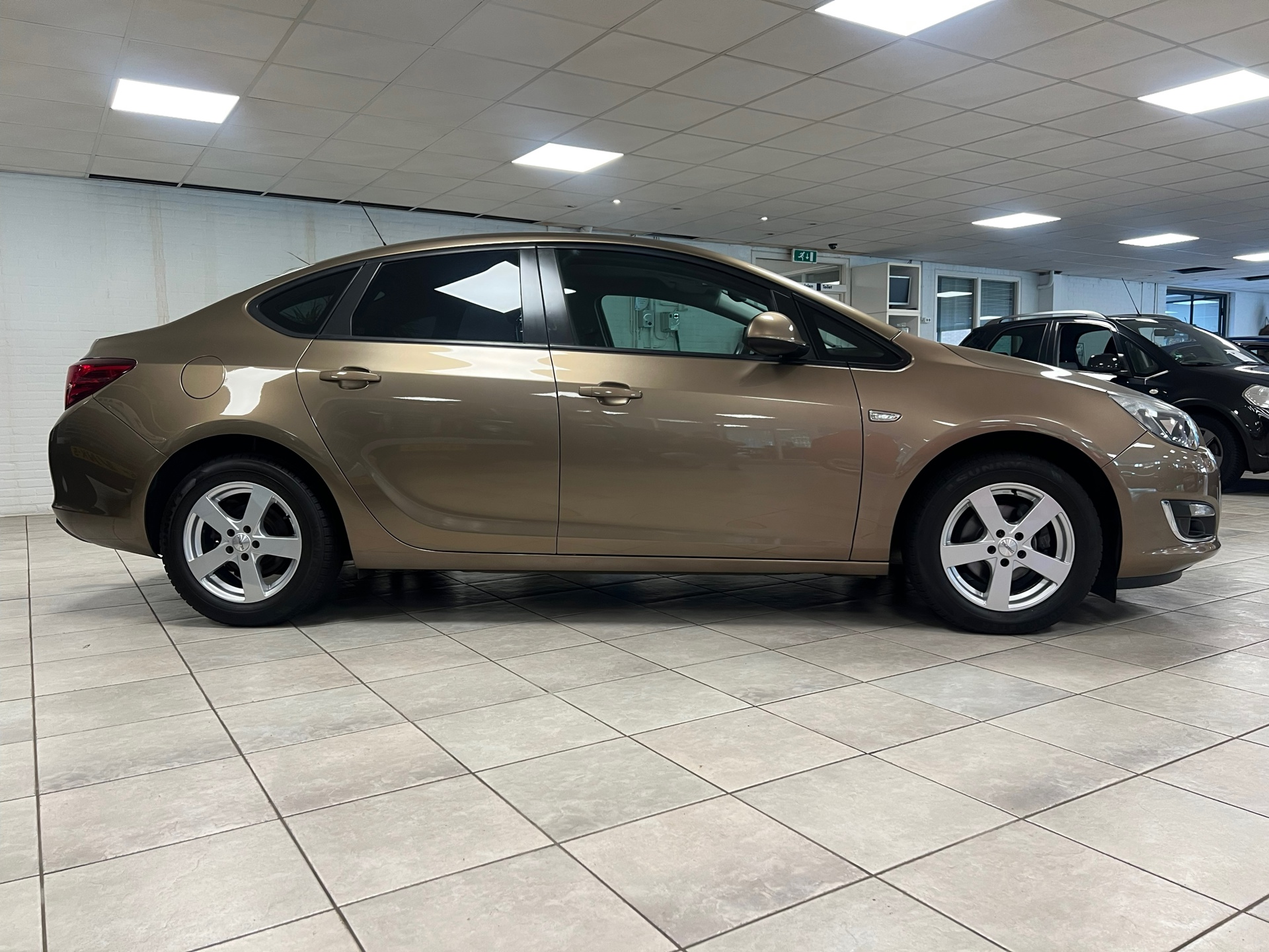 Foto van Opel Astra Notchback