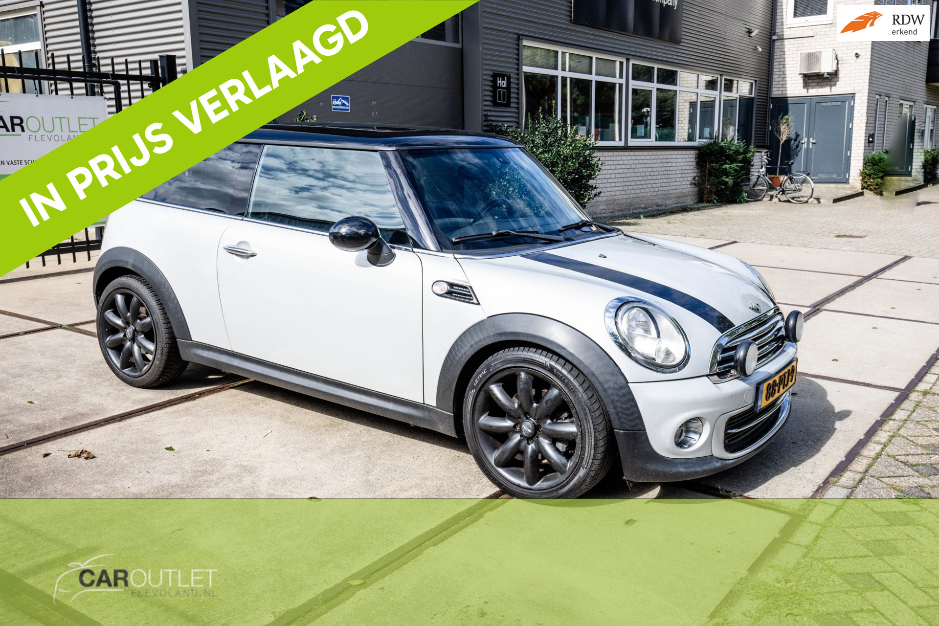 Mini Cooper 1.6 Cooper 10y II DAK|NAVI|BLUETOOTH|LEDER|AIRCO 2011 - voorkant
