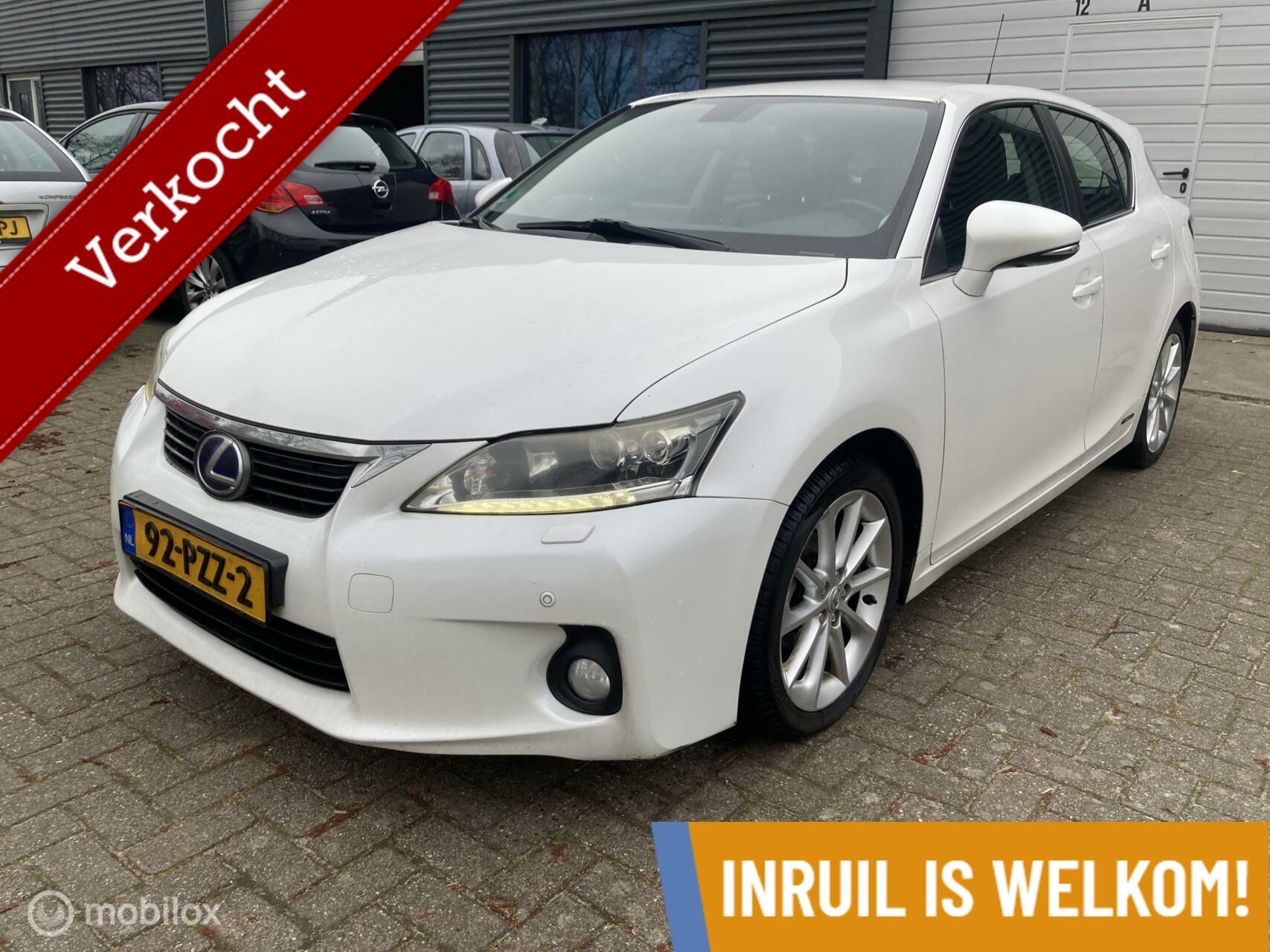 Lexus CT 200h Luxury Line 2011 - voorkant