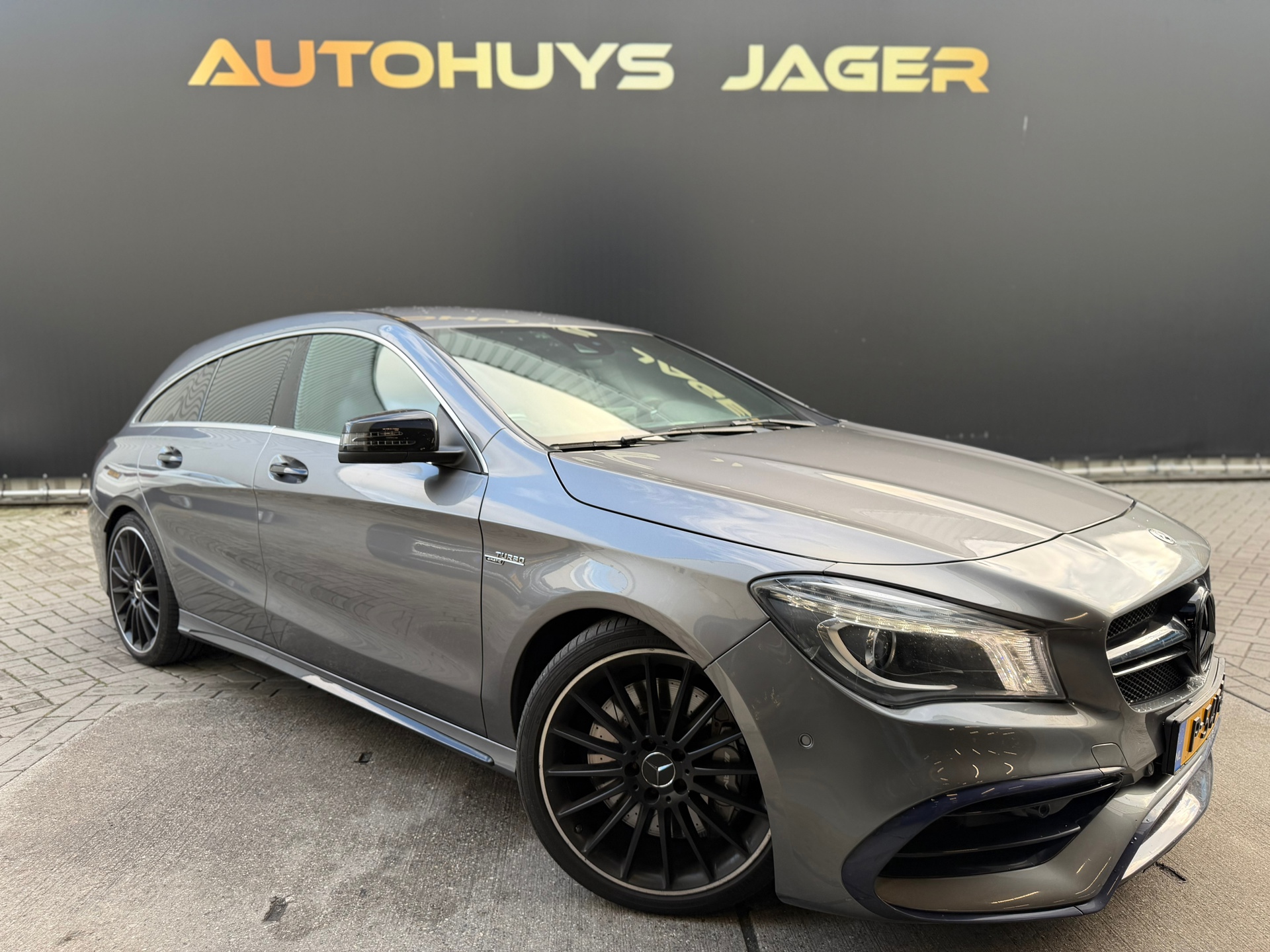 Foto van Mercedes-Benz AMG Cla 45
