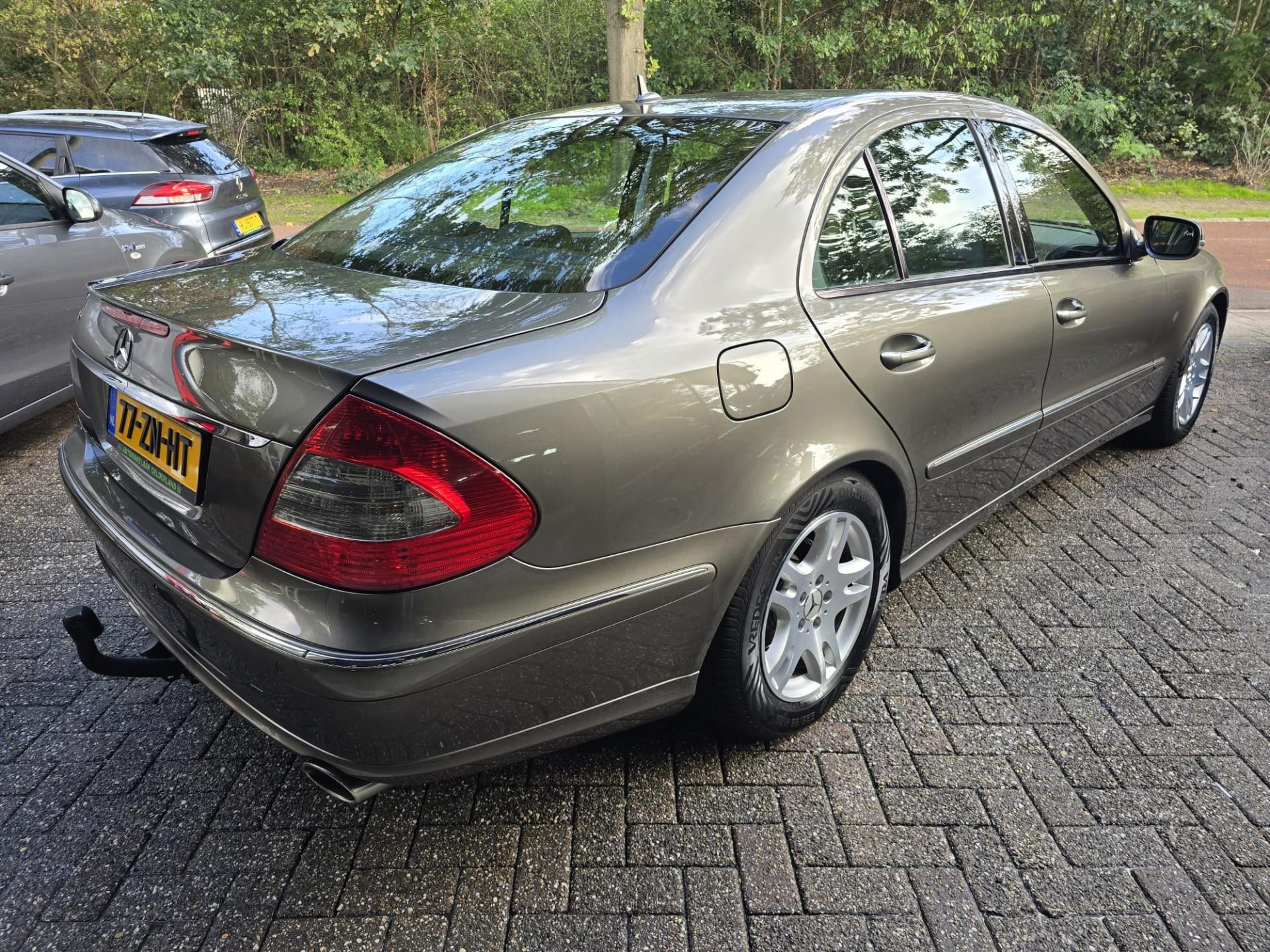 Foto van Mercedes-Benz E 230