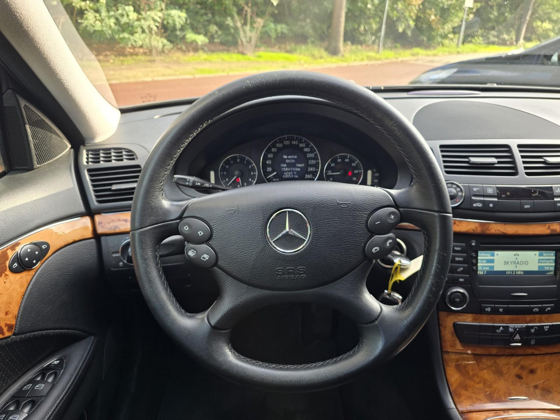 Foto van Mercedes-Benz E 230