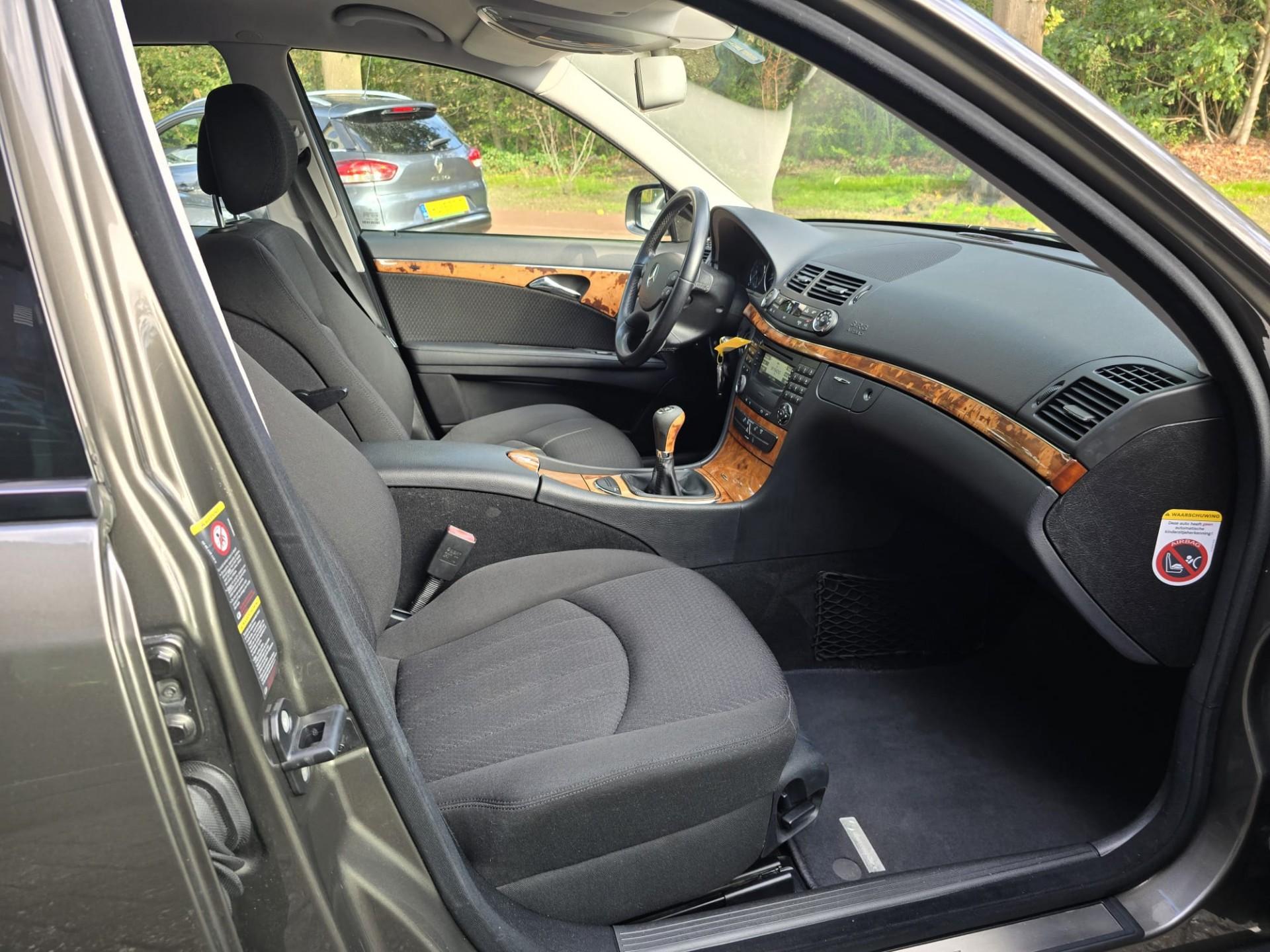 Foto van Mercedes-Benz E 230