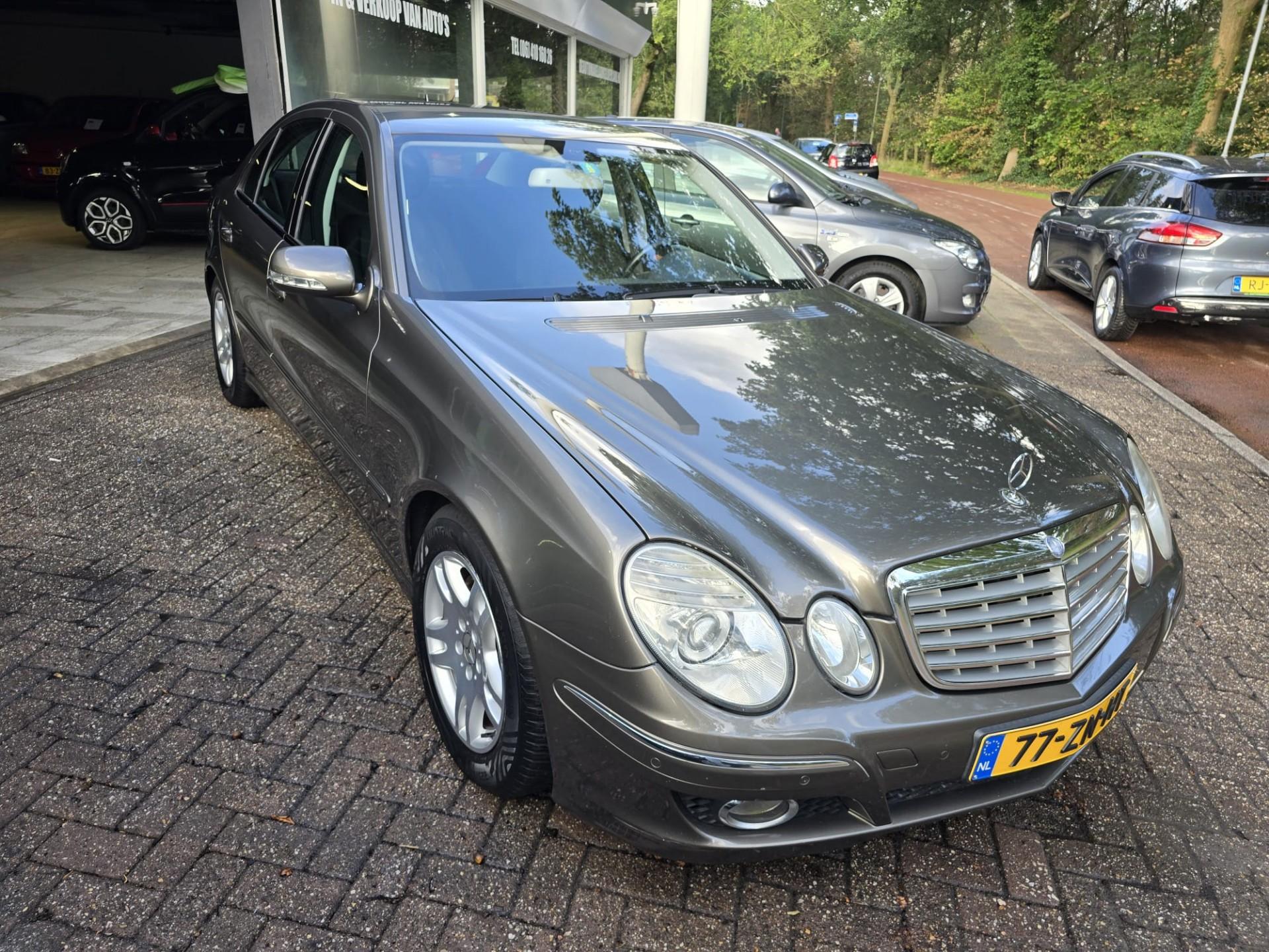 Foto van Mercedes-Benz E 230