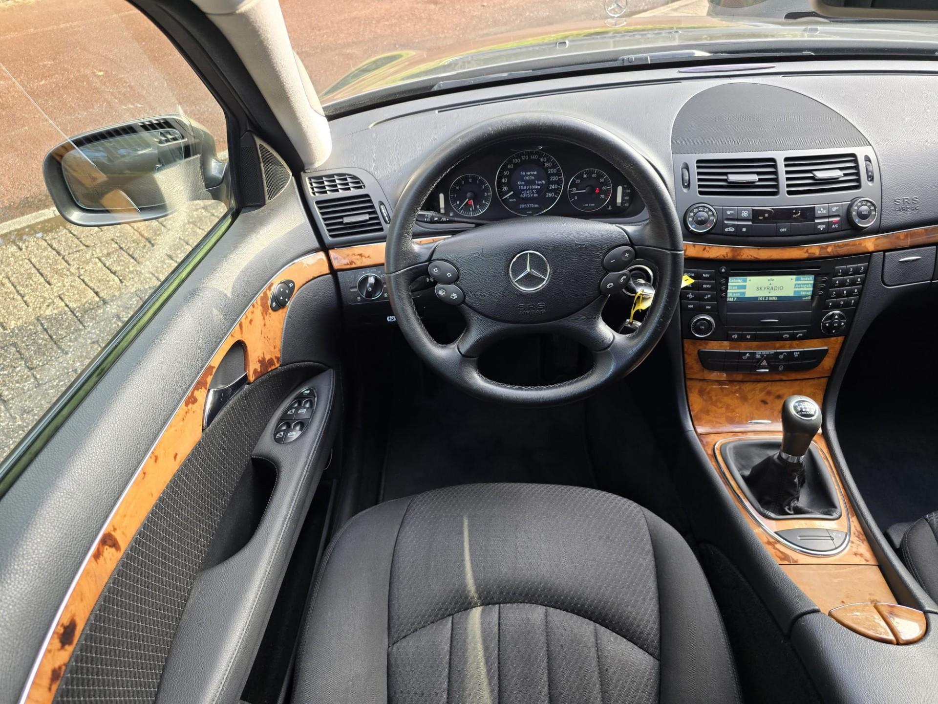 Foto van Mercedes-Benz E 230
