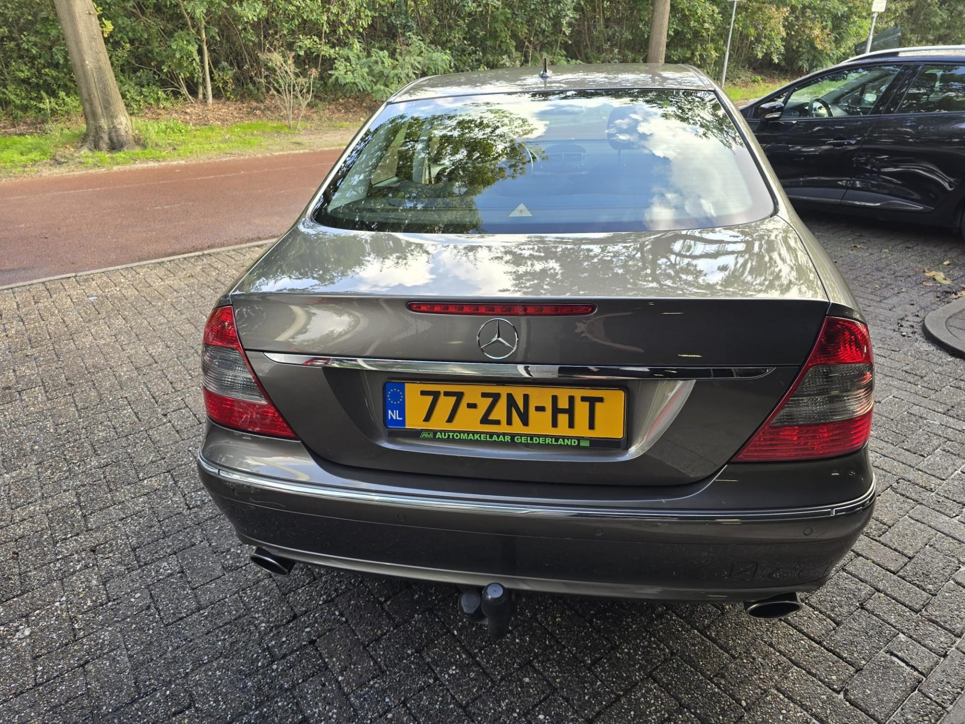 Foto van Mercedes-Benz E 230