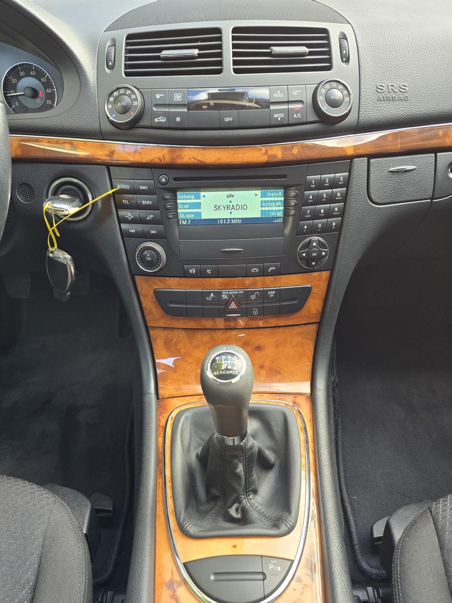 Foto van Mercedes-Benz E 230