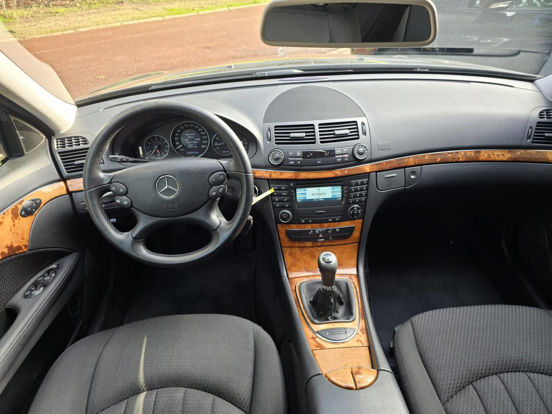 Foto van Mercedes-Benz E 230