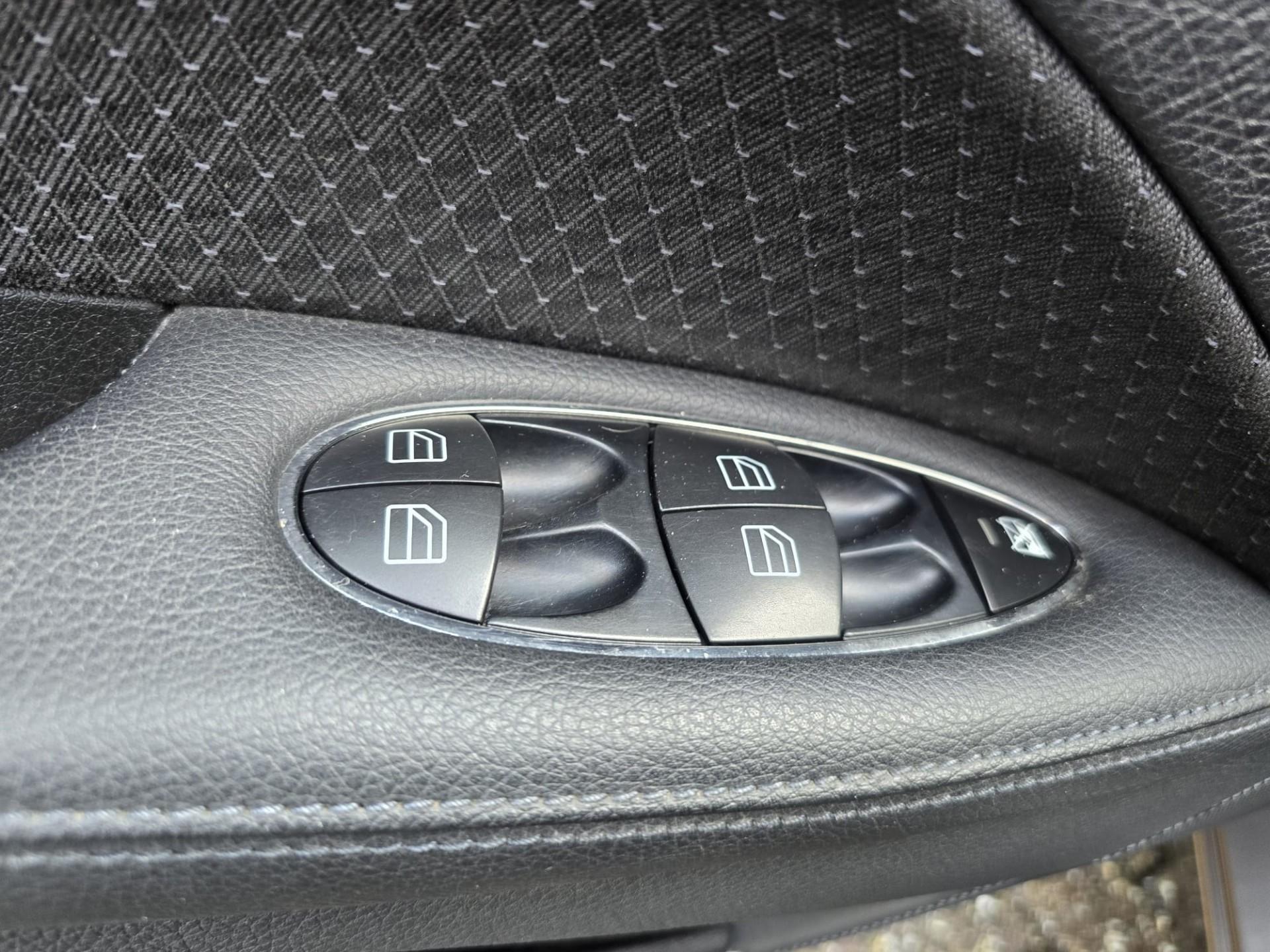 Foto van Mercedes-Benz E 230