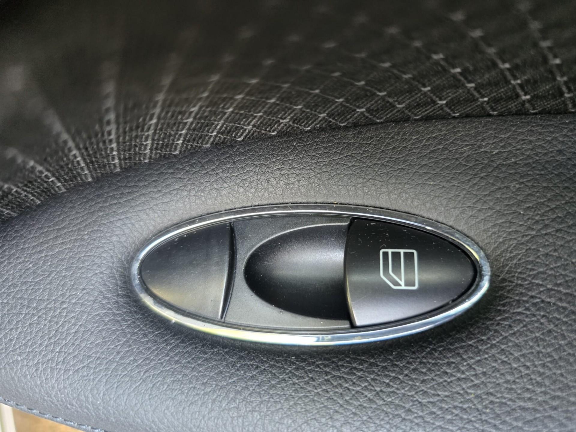 Foto van Mercedes-Benz E 230