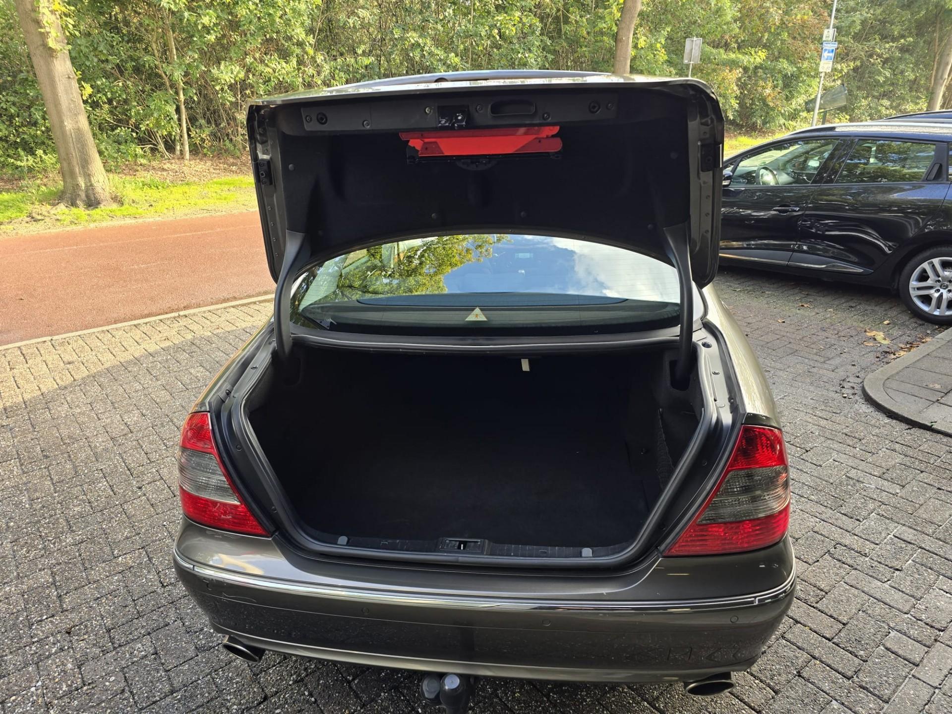 Foto van Mercedes-Benz E 230