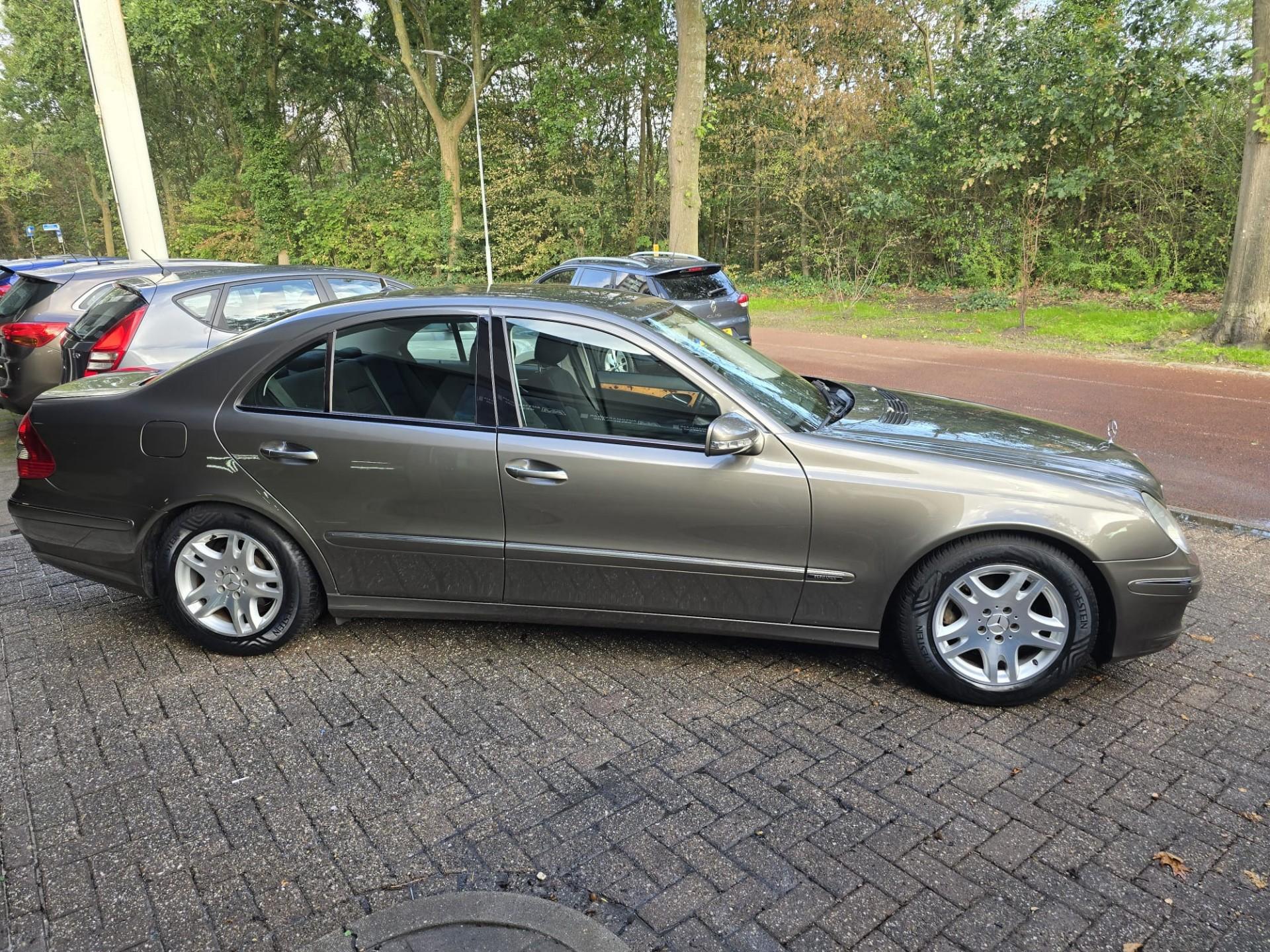 Foto van Mercedes-Benz E 230