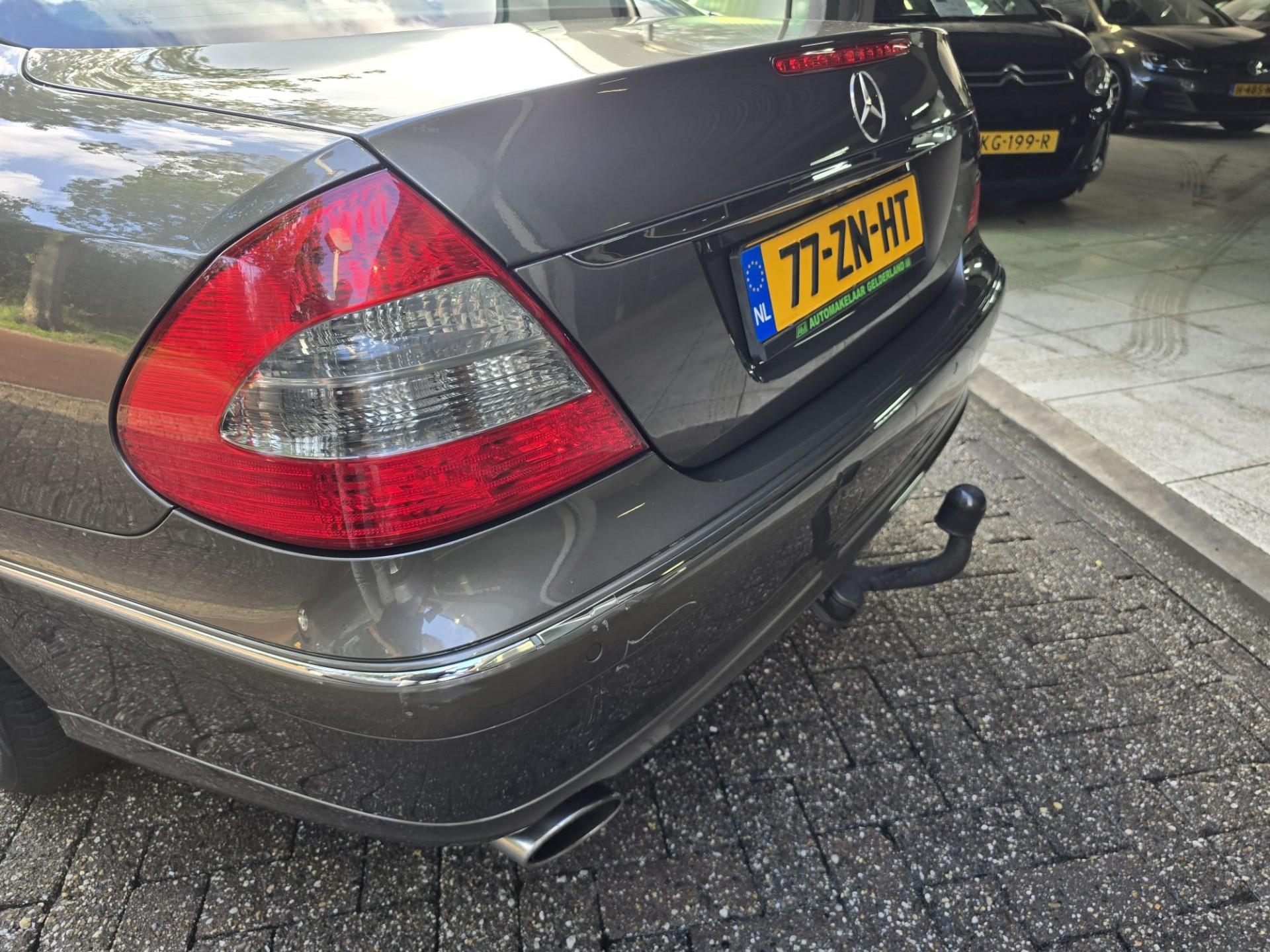 Foto van Mercedes-Benz E 230