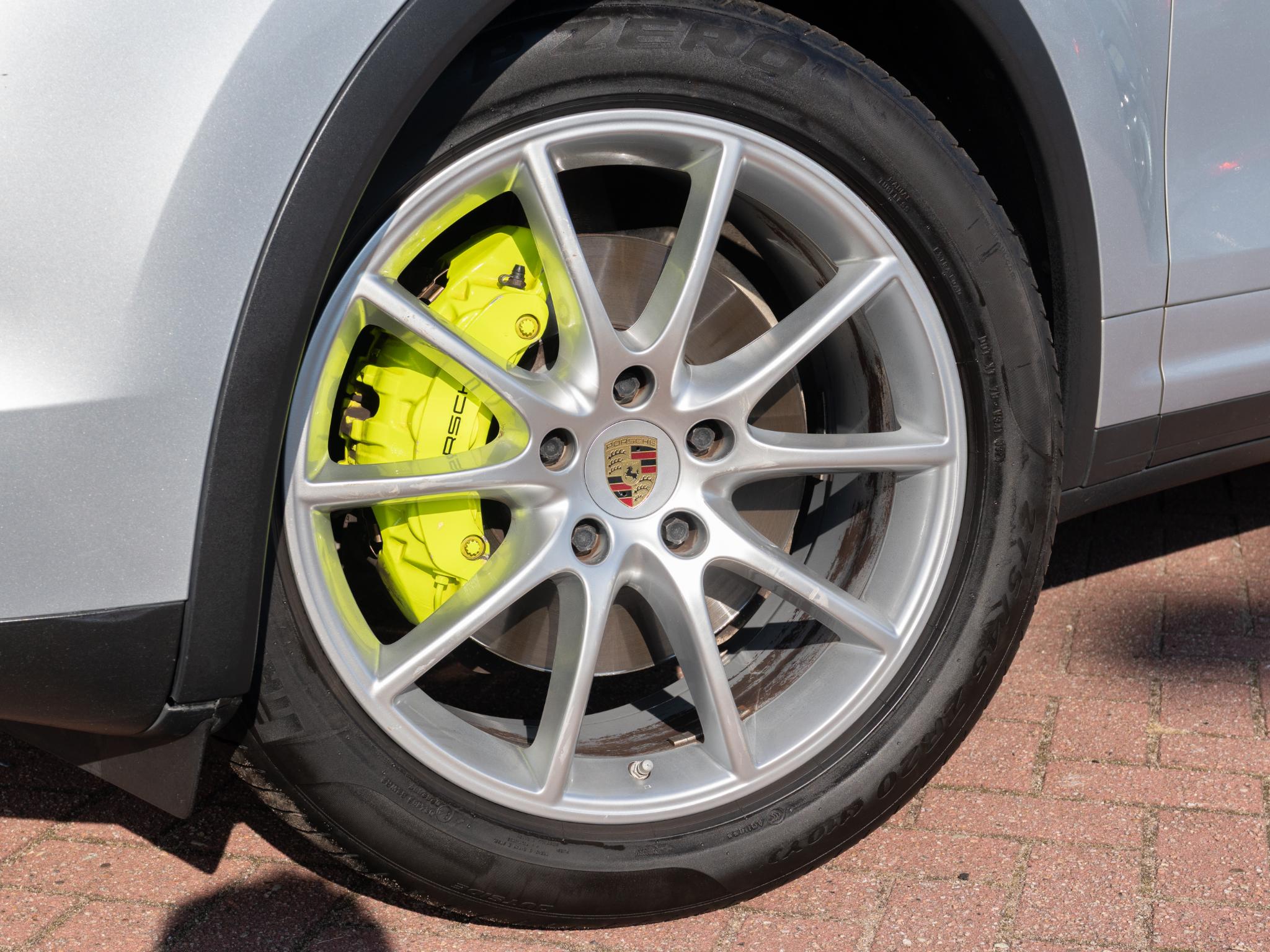 Foto van Porsche Cayenne S E-hybrid