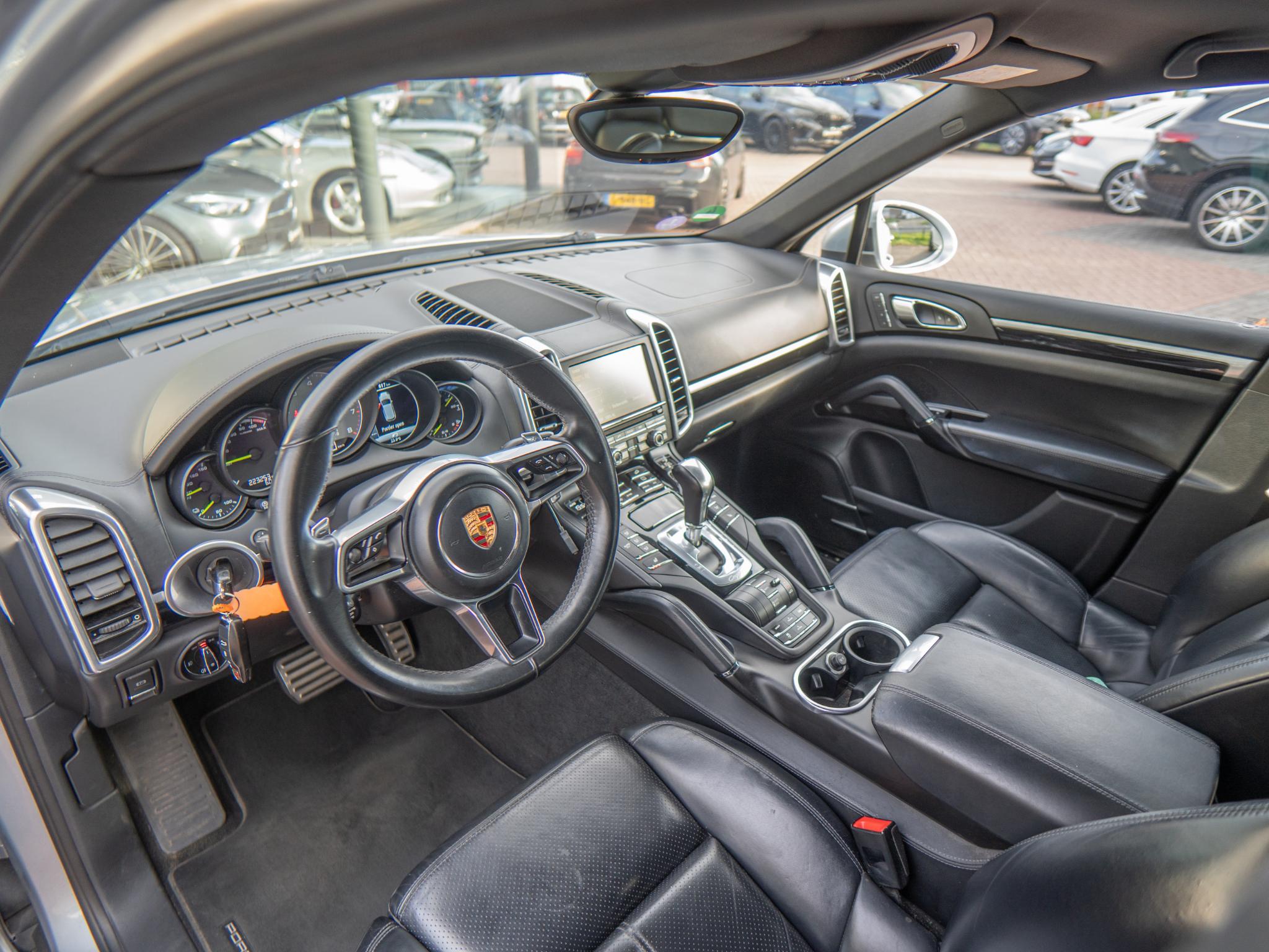 Foto van Porsche Cayenne S E-hybrid