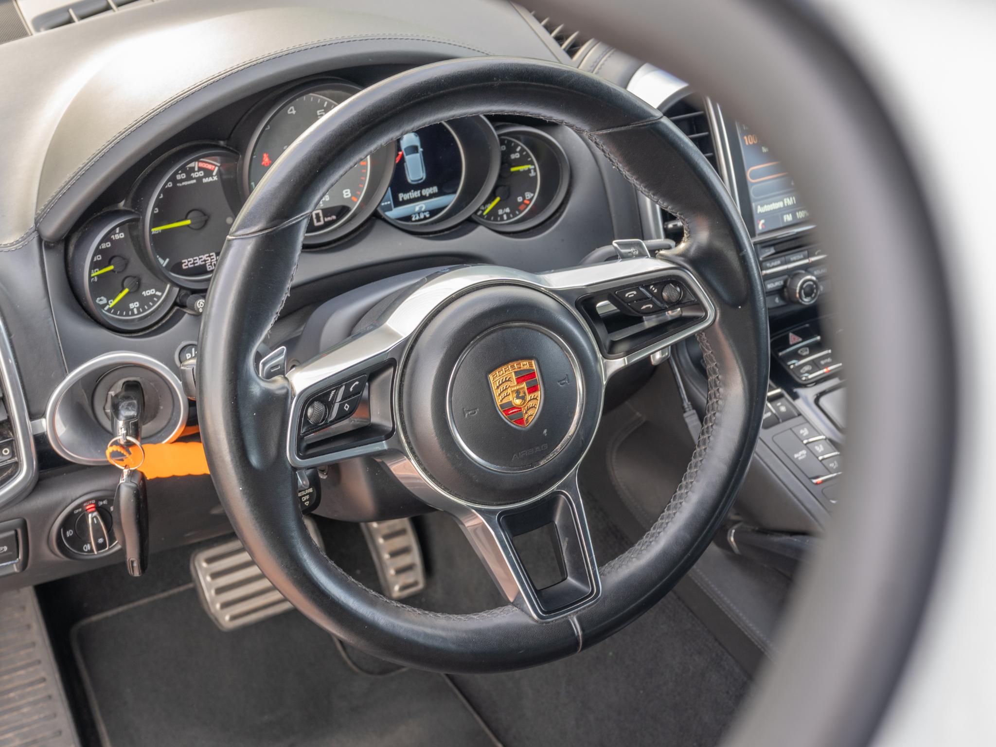 Foto van Porsche Cayenne S E-hybrid