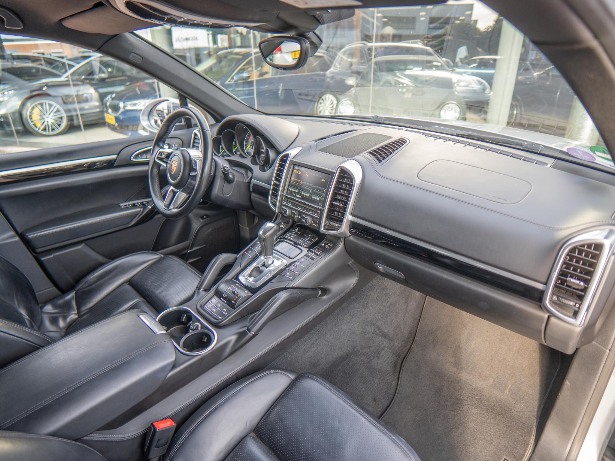 Foto van Porsche Cayenne S E-hybrid