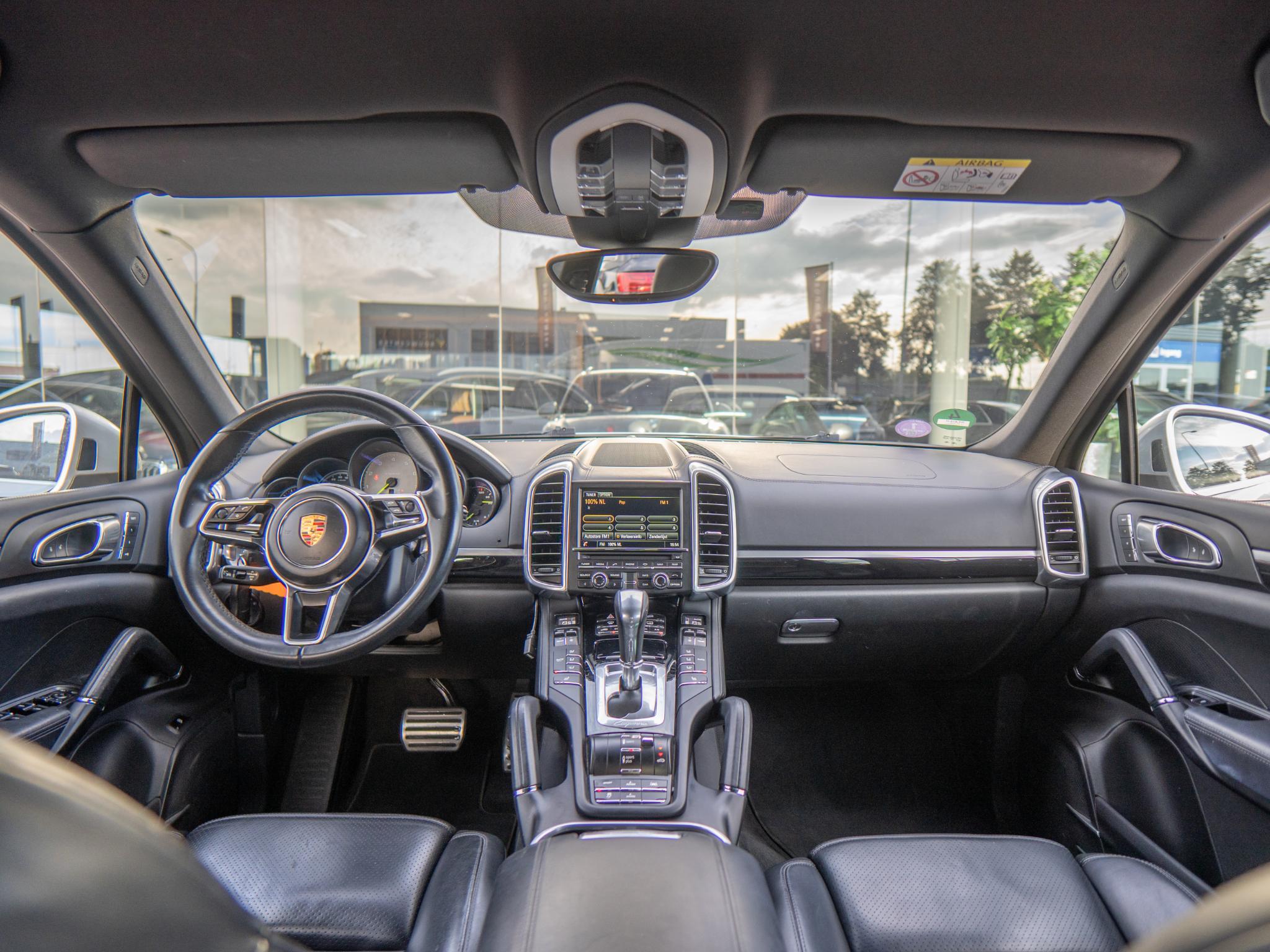 Foto van Porsche Cayenne S E-hybrid