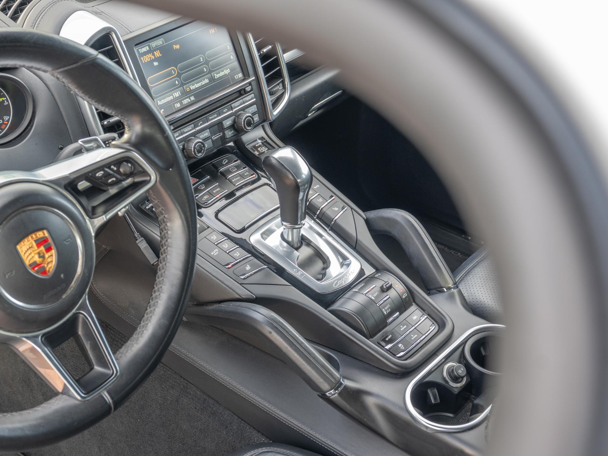 Foto van Porsche Cayenne S E-hybrid