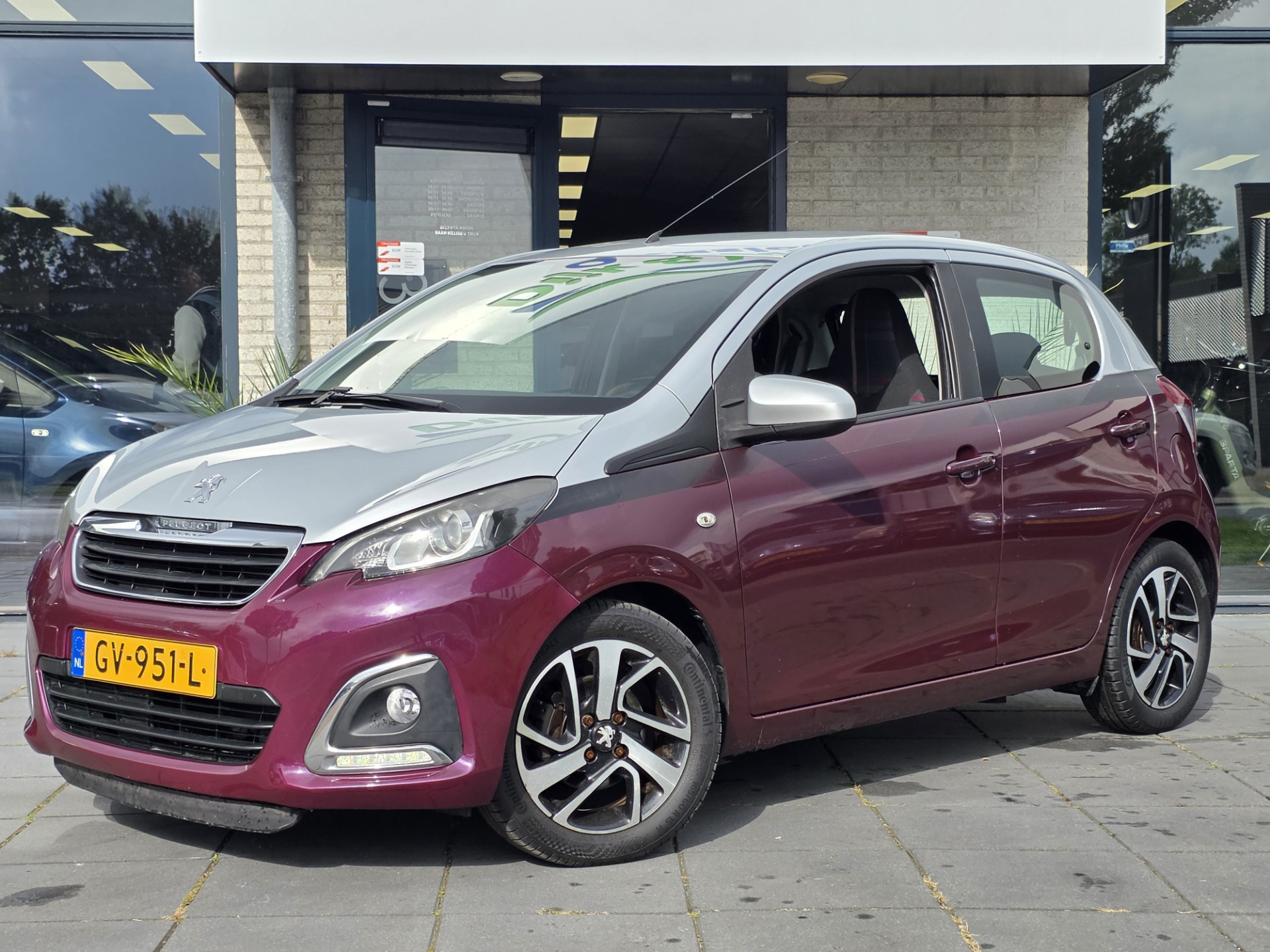 Peugeot 108 1.2 VTi Allure - NAP - AIRCO - CRUISE - BLUETOOTH - 82 PK 2015 - voorkant