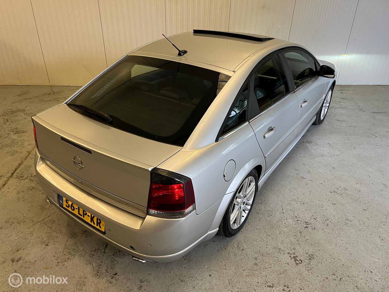 Foto van Opel Vectra GTS