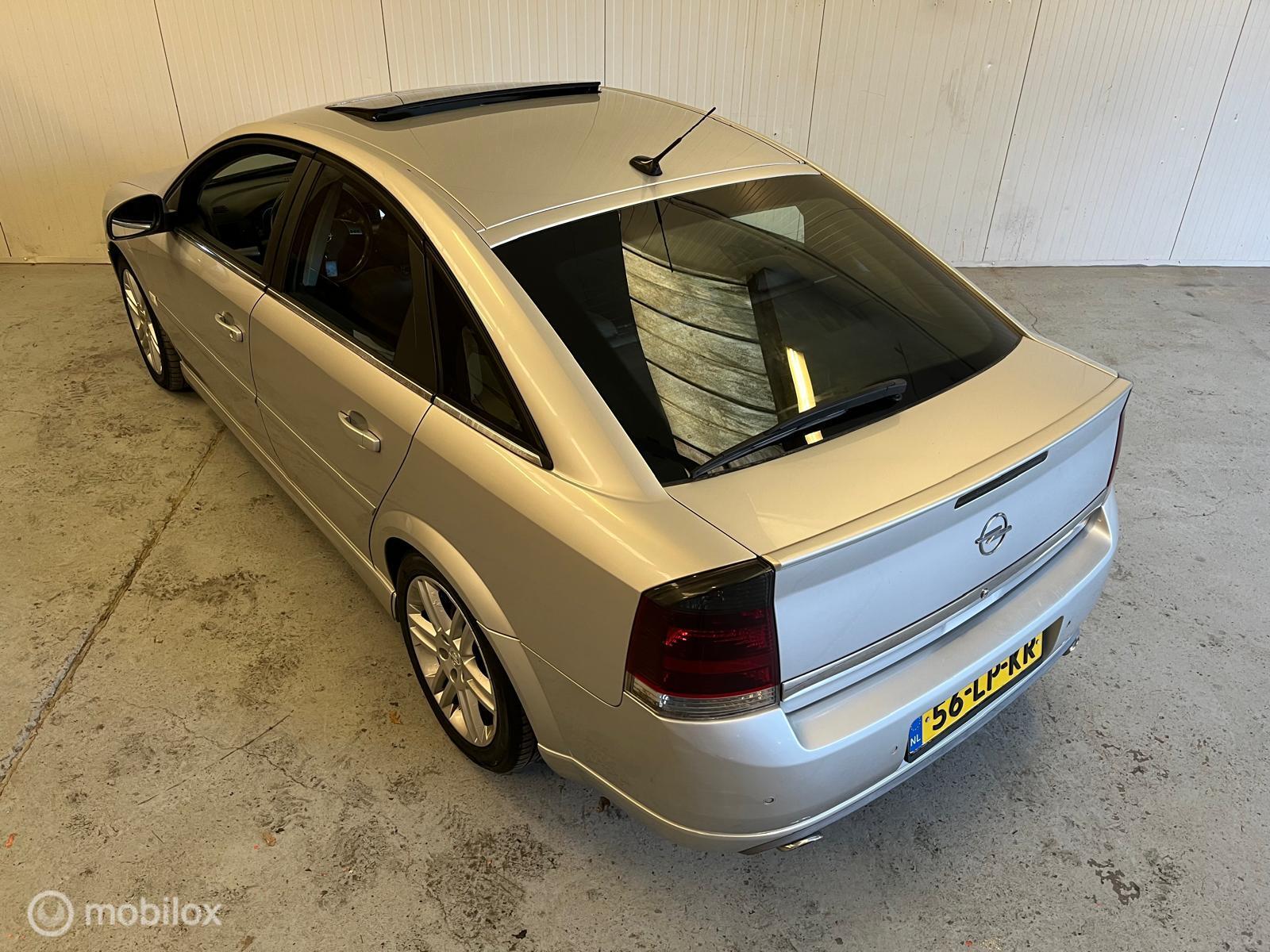 Foto van Opel Vectra GTS