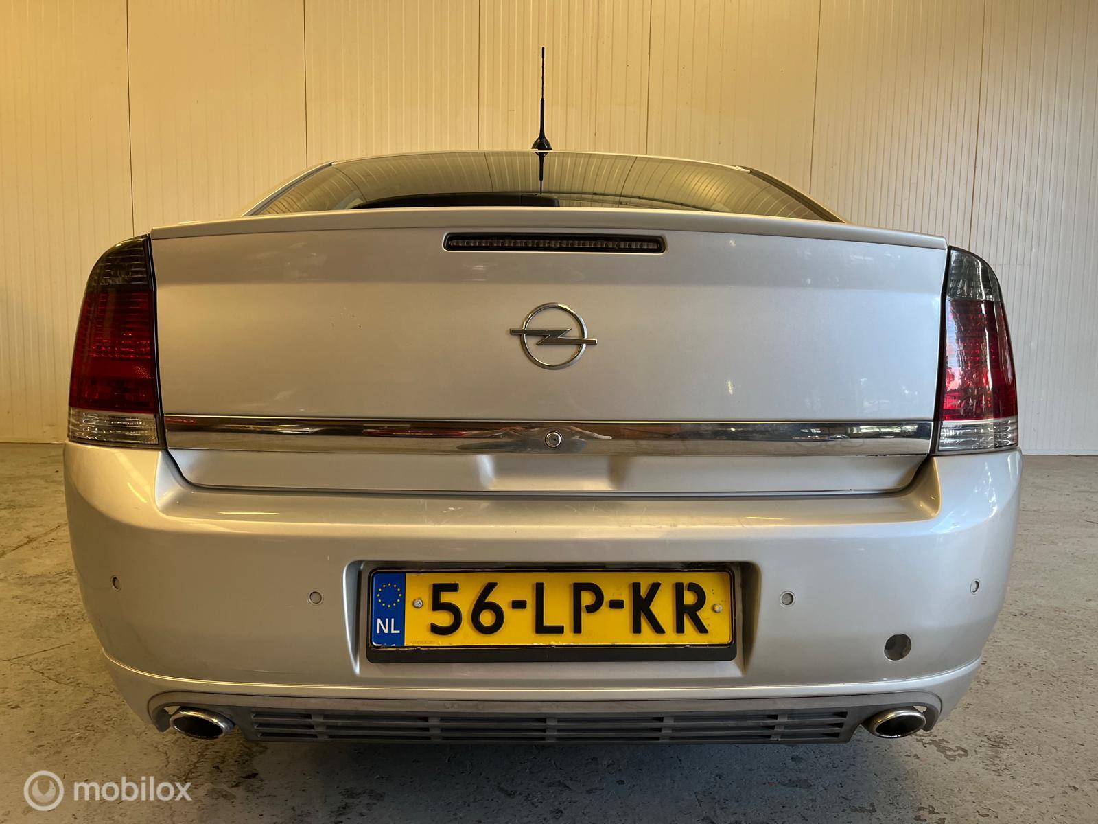 Foto van Opel Vectra GTS