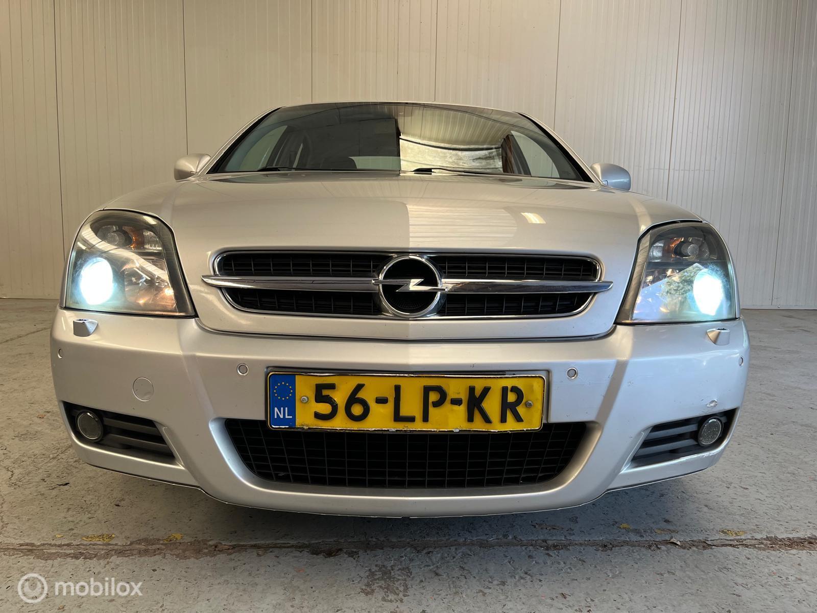 Foto van Opel Vectra GTS