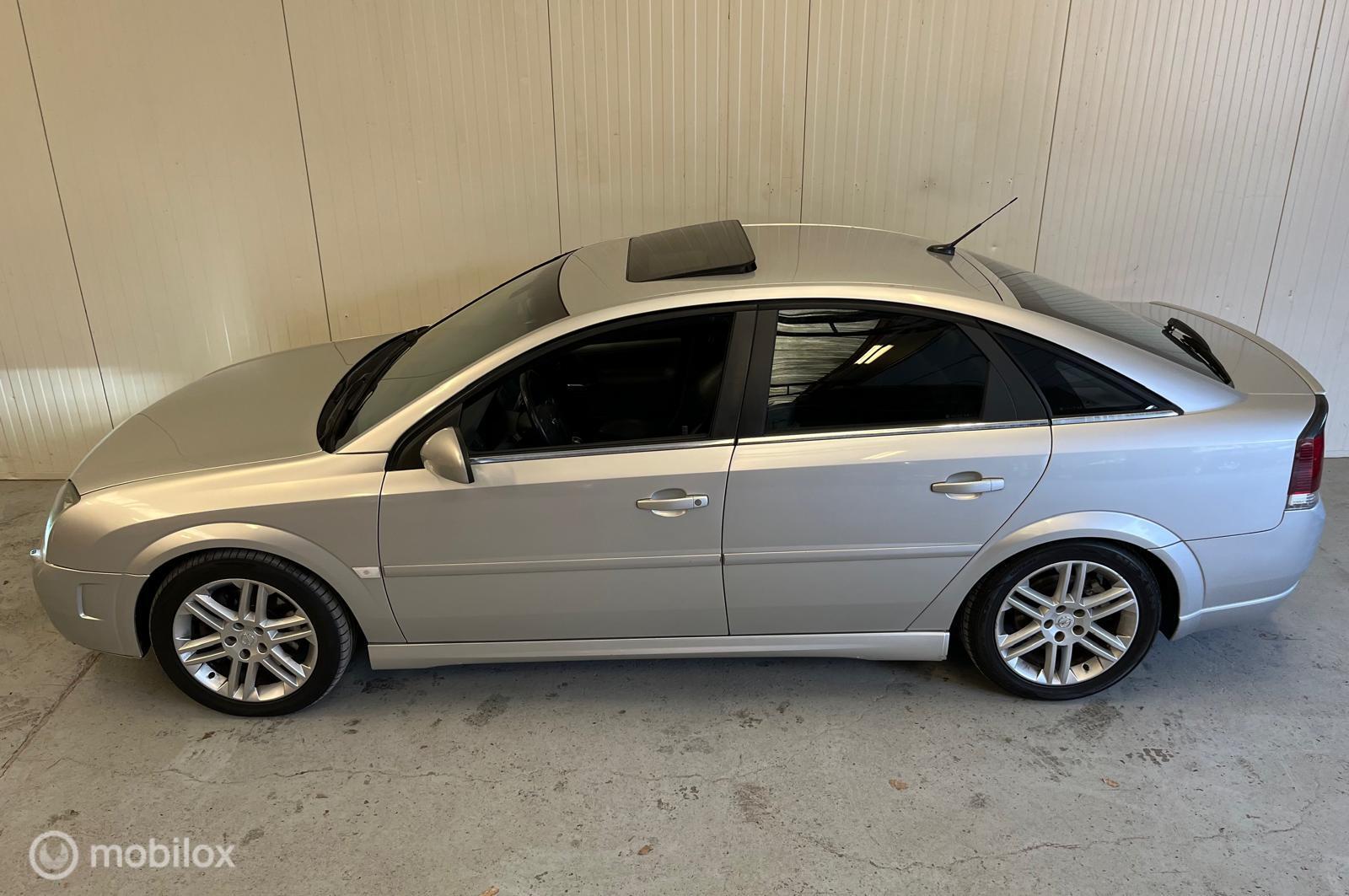 Foto van Opel Vectra GTS