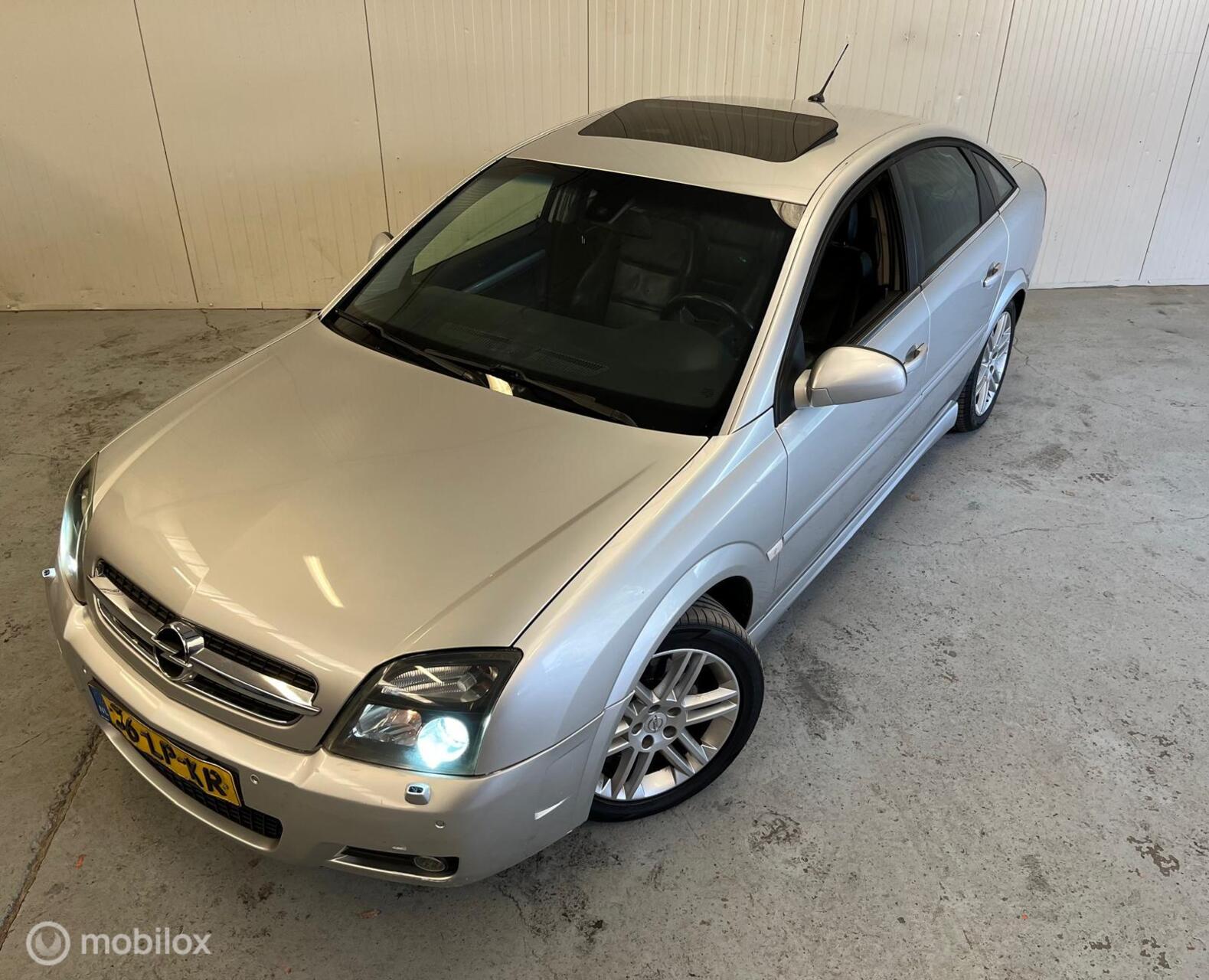 Foto van Opel Vectra GTS