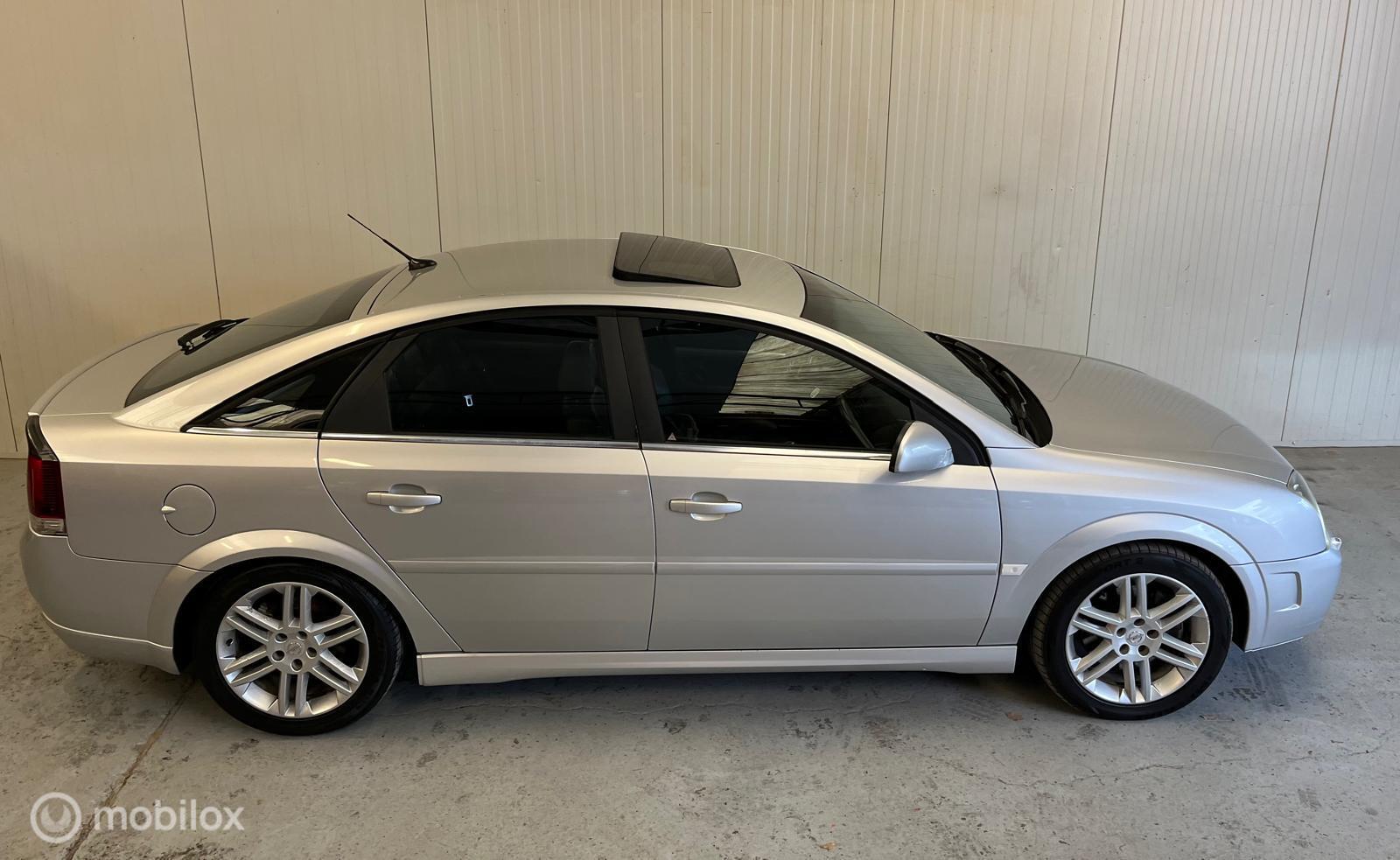 Foto van Opel Vectra GTS