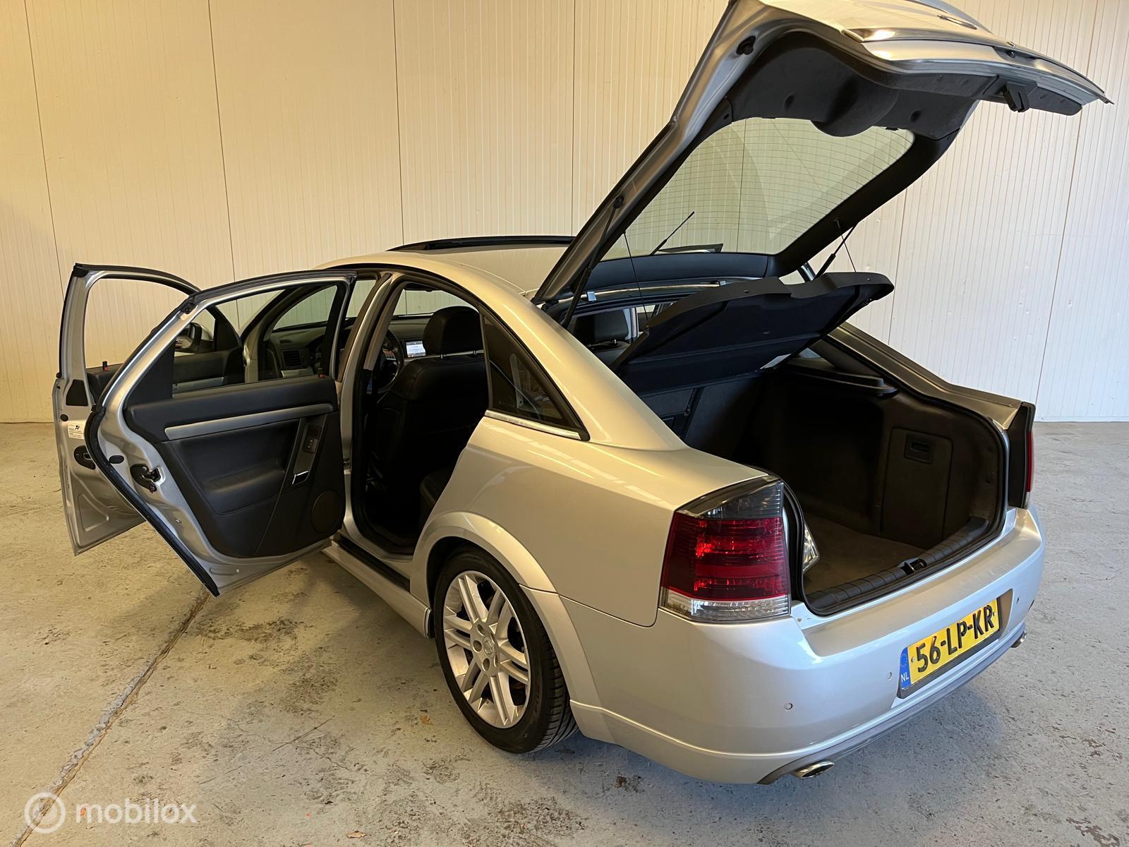 Foto van Opel Vectra GTS