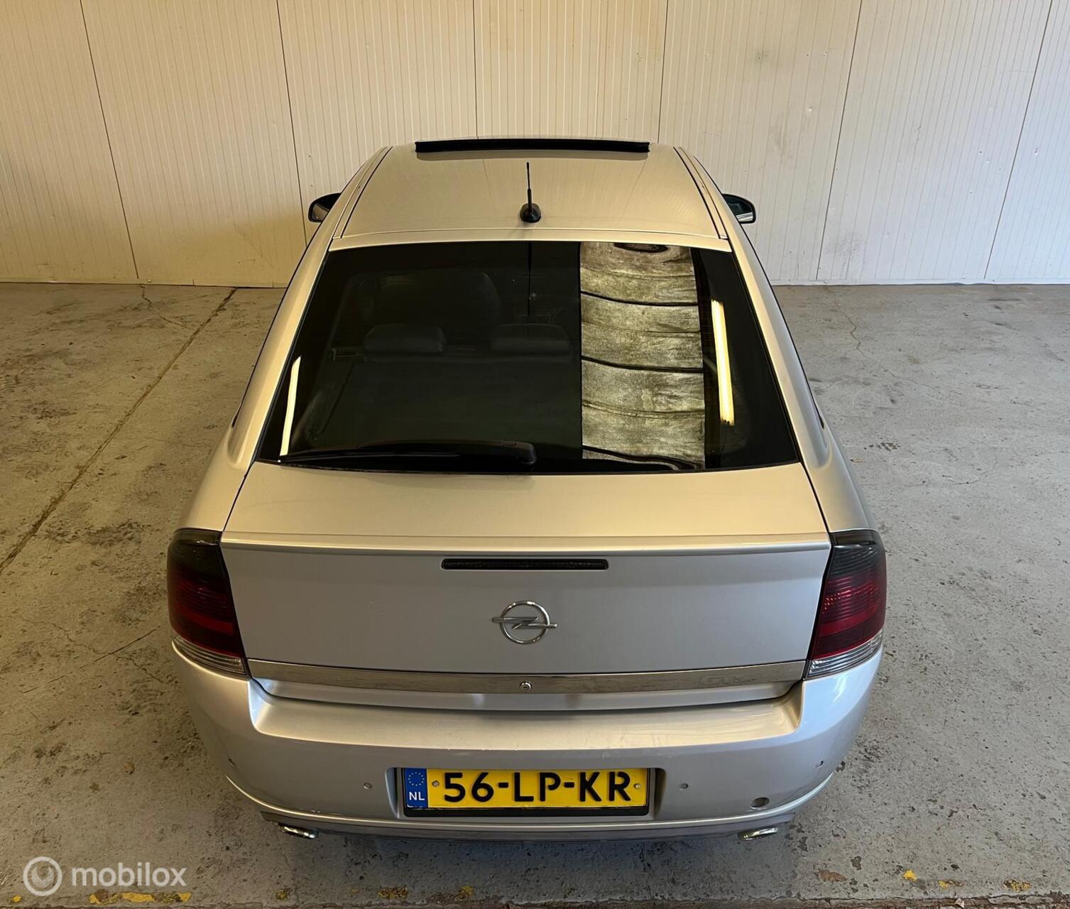 Foto van Opel Vectra GTS
