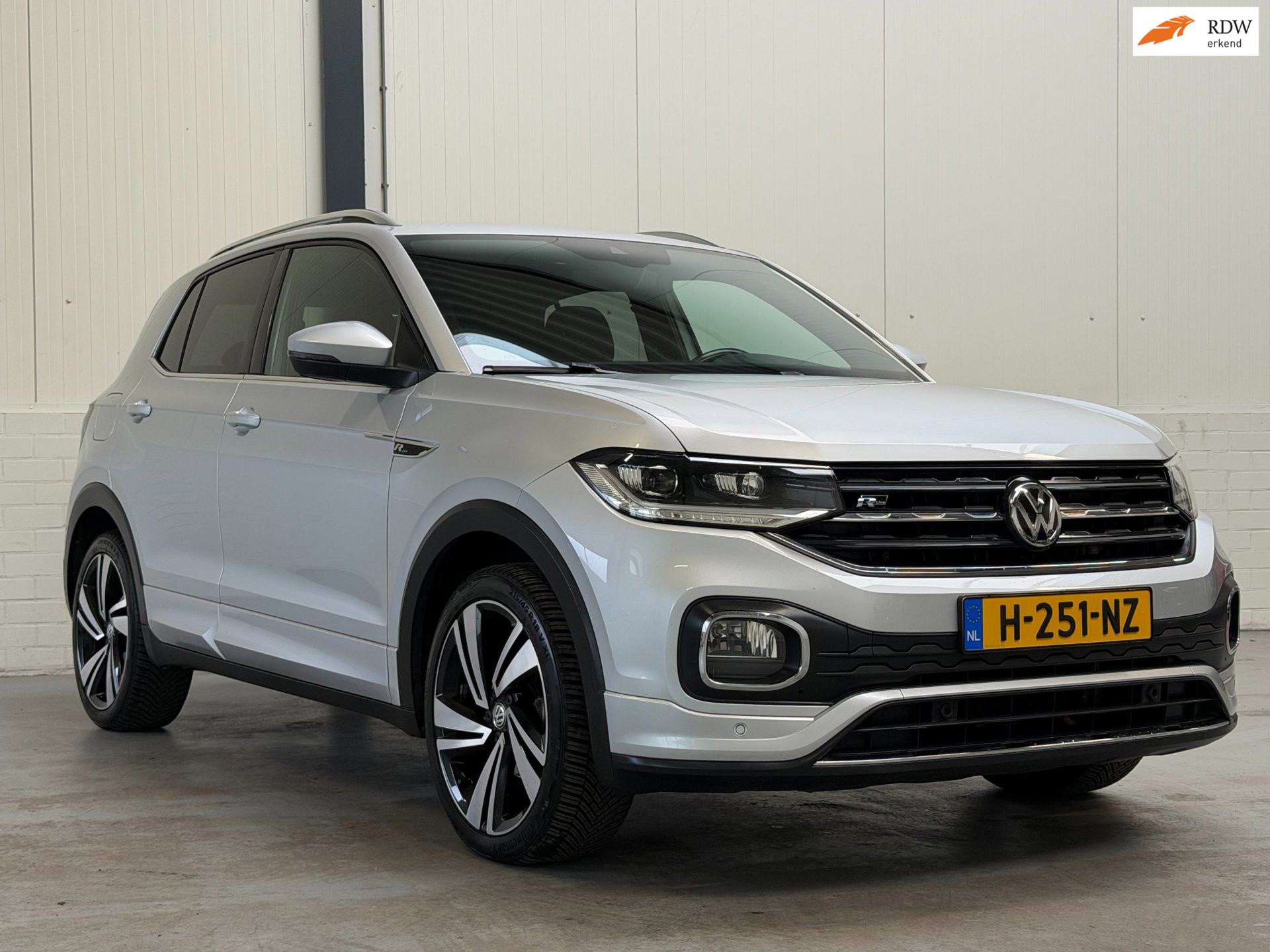 Volkswagen T-cross 1.0 TSI R-Line|Stoelverwarming|Trekhaak|Automaat 2019 - voorkant