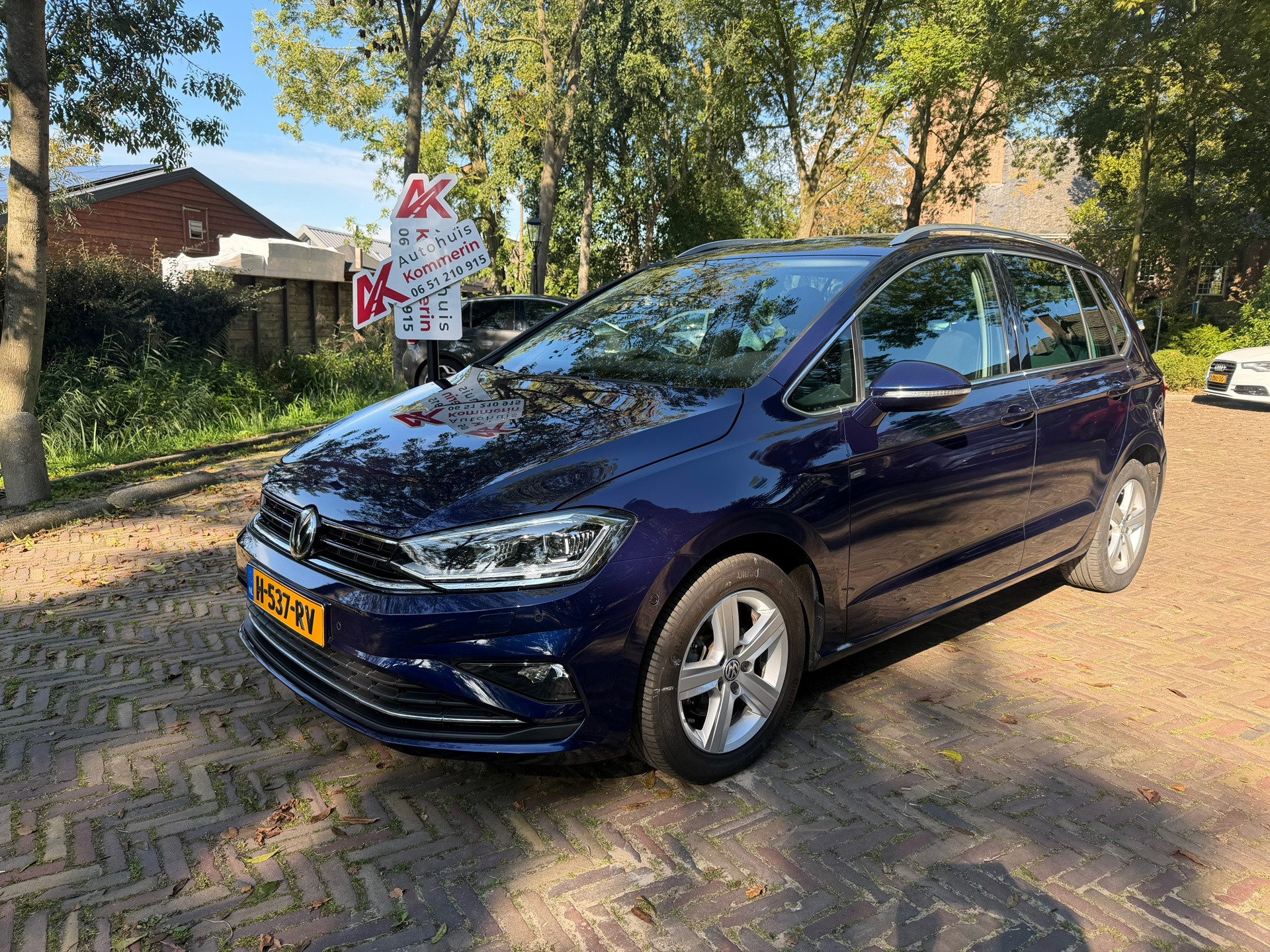 Volkswagen Golf Sportsvan 1.5 TSI Automaat Highline. Wij zijn altijd de goedkoopste met de beste Vakgarage BOVAG service. 2018 - voorkant