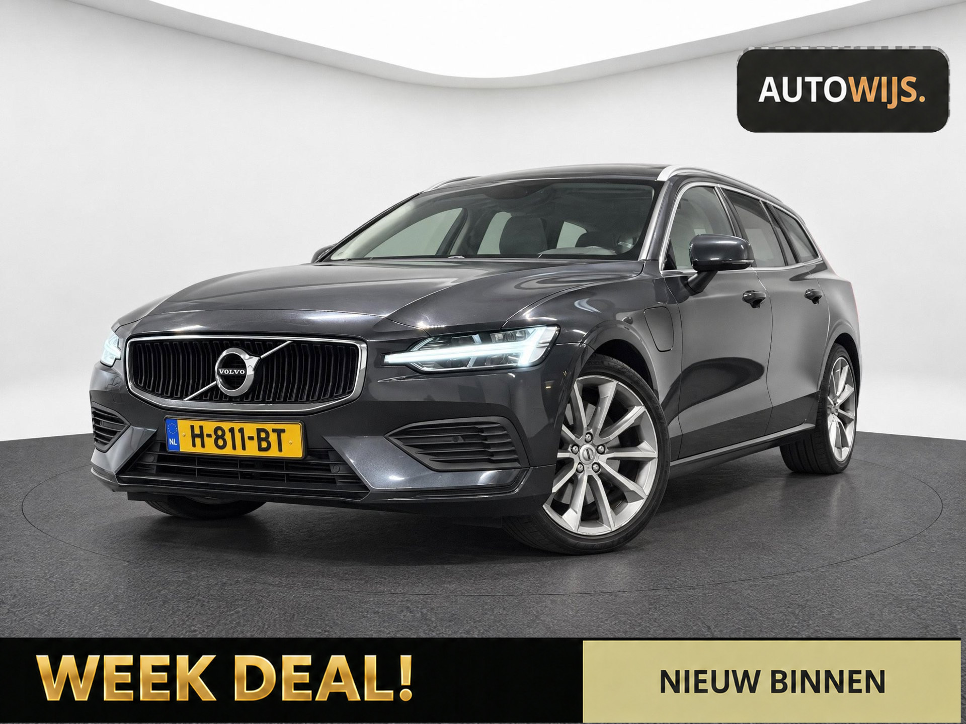 Volvo V60 T6 Twin Engine 2.0 T6 Twin Engine AWD Momentum Pro|PANO|CAMERA|STOELVERW|NL AUTO 2020 - voorkant