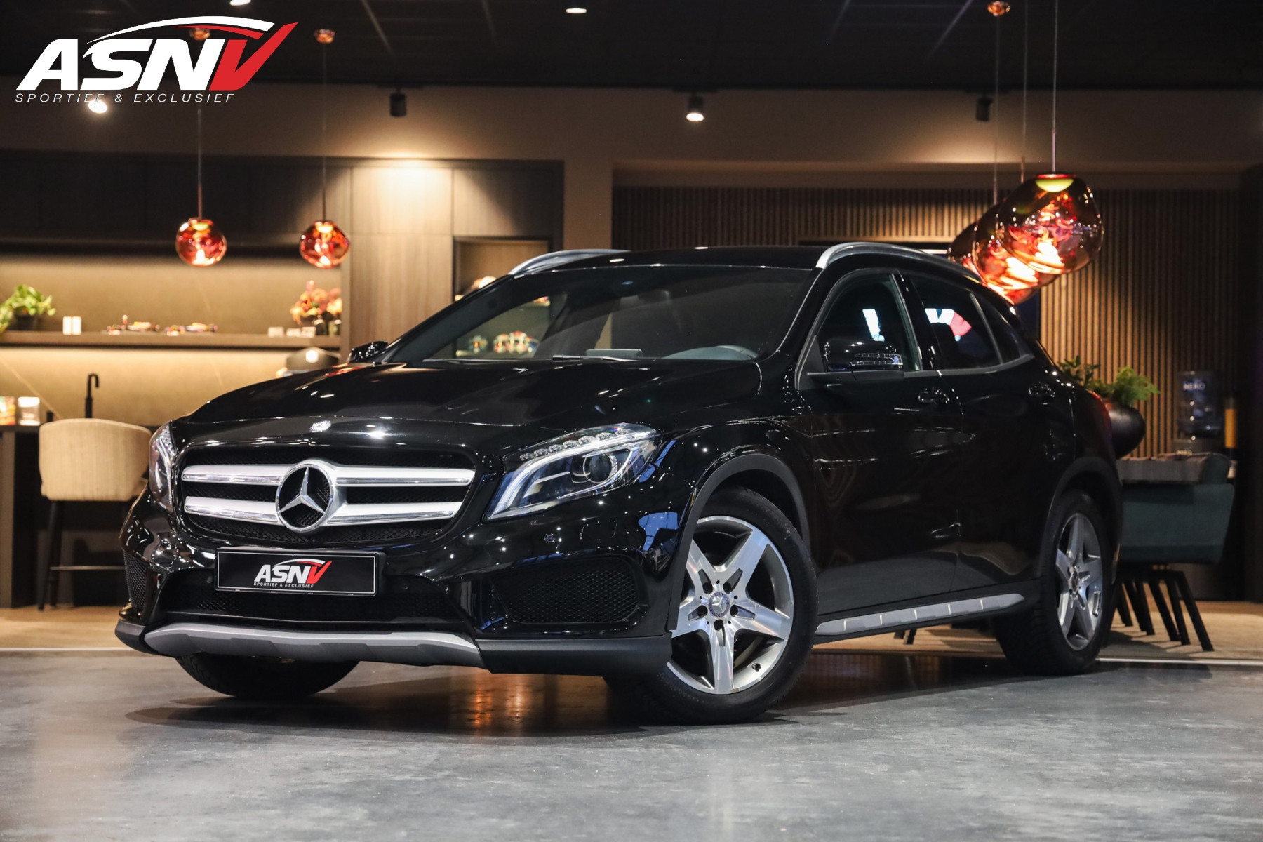 Mercedes-Benz Gla 180 Ambition, 122 PK, Navigatie, AMG/In/Exterieur, Automaat, 18''/AMG, Org. NL!! 2016 - voorkant