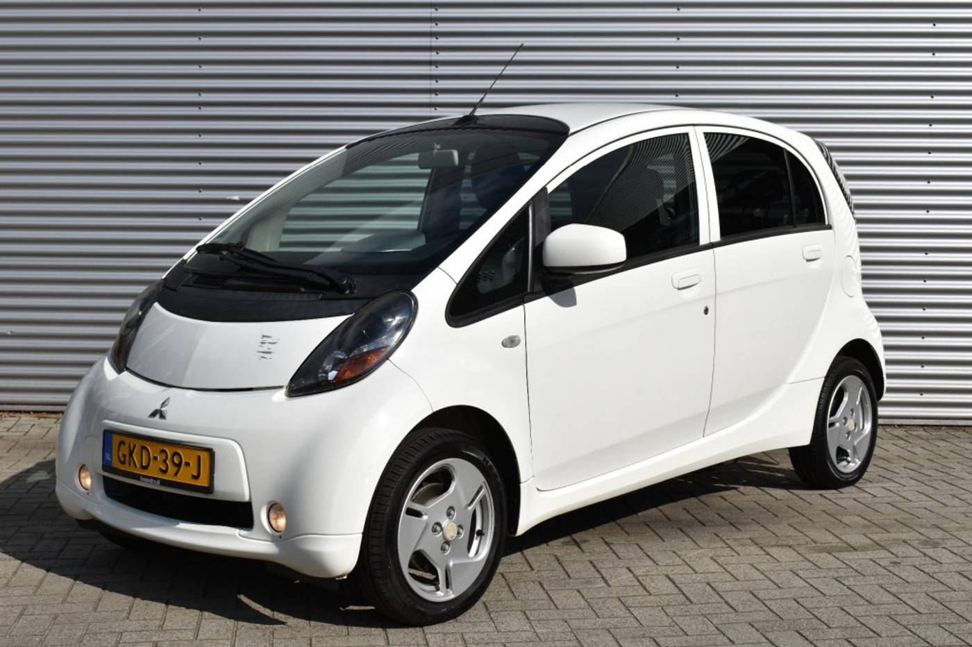 Mitsubishi Mitsubishi I-miev 4-PERSOONS 16 KWH / CLIMATE-CONTROL / STOELVERWARMING / STADSAUTO / 2011 - voorkant