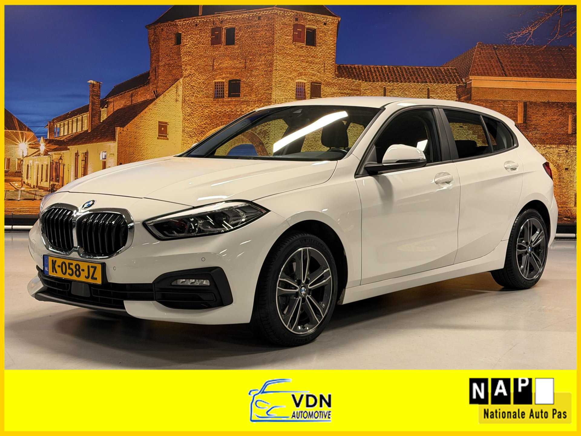 BMW 118i 118i Executive Edition Automaat Carplay LED PDC 2021 - voorkant