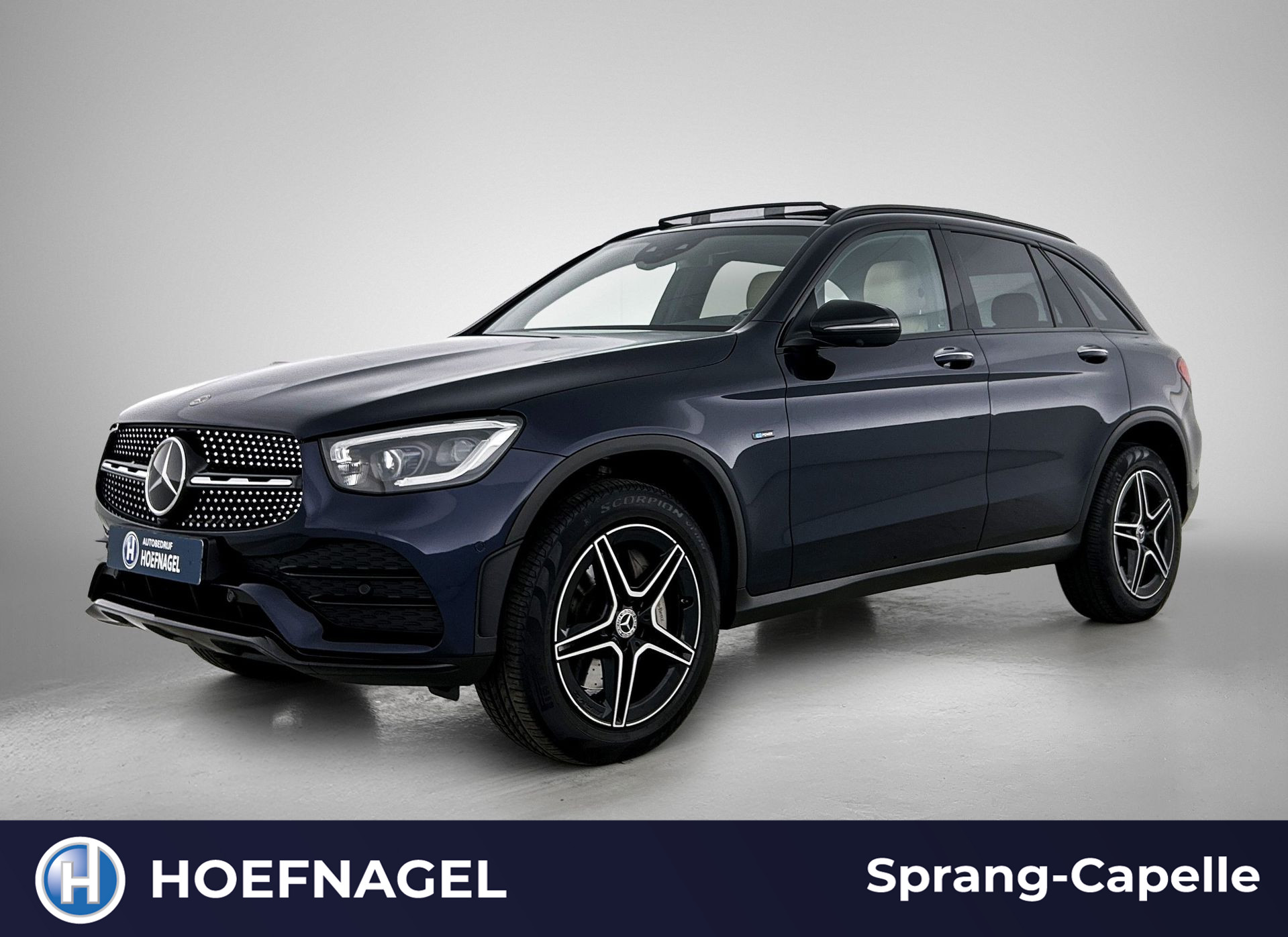 Mercedes-Benz GLC 300 E 4Matic 300e 4MATIC Business Solution AMG | Panodak | Burmeister | Trekhaak | 360 Camera | Adaptive Cruise Contr. 2021 - voorkant