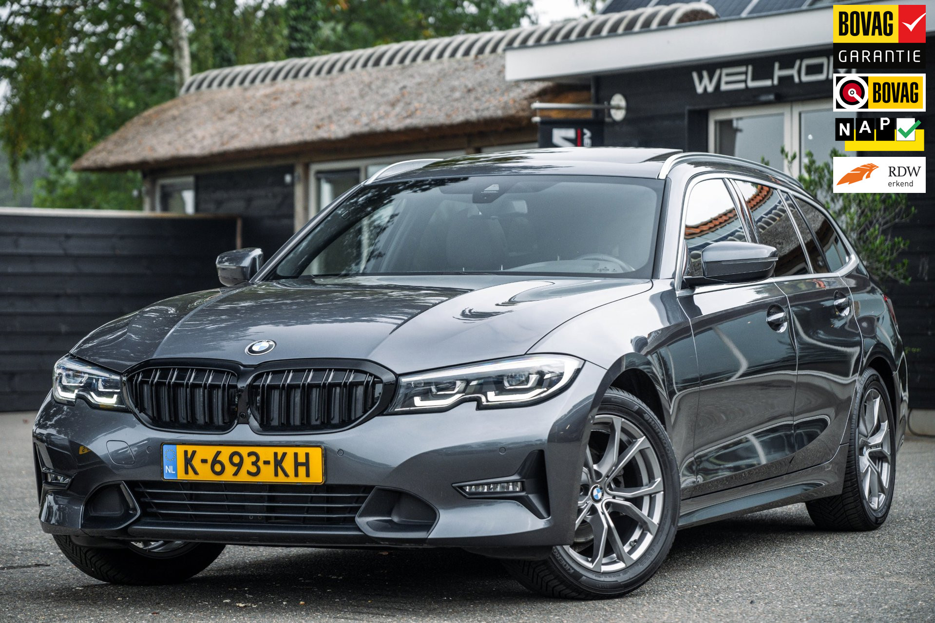 BMW 318i 318i High Executive Edition I NAP I Panoramadak I 1e Eigenaar I Zeer netjes I BTW 2021 - voorkant