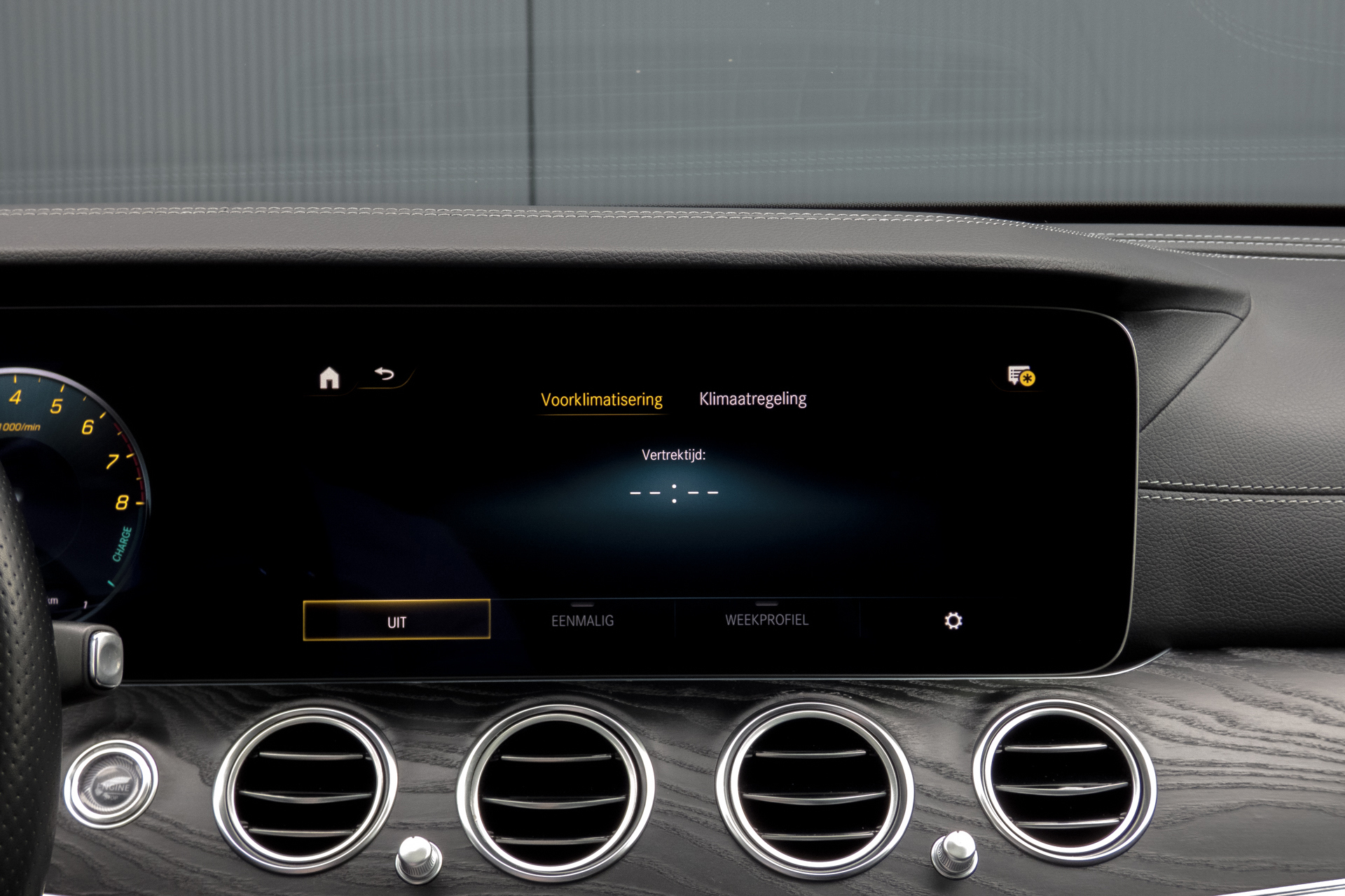 Foto van Mercedes-Benz E 300 E