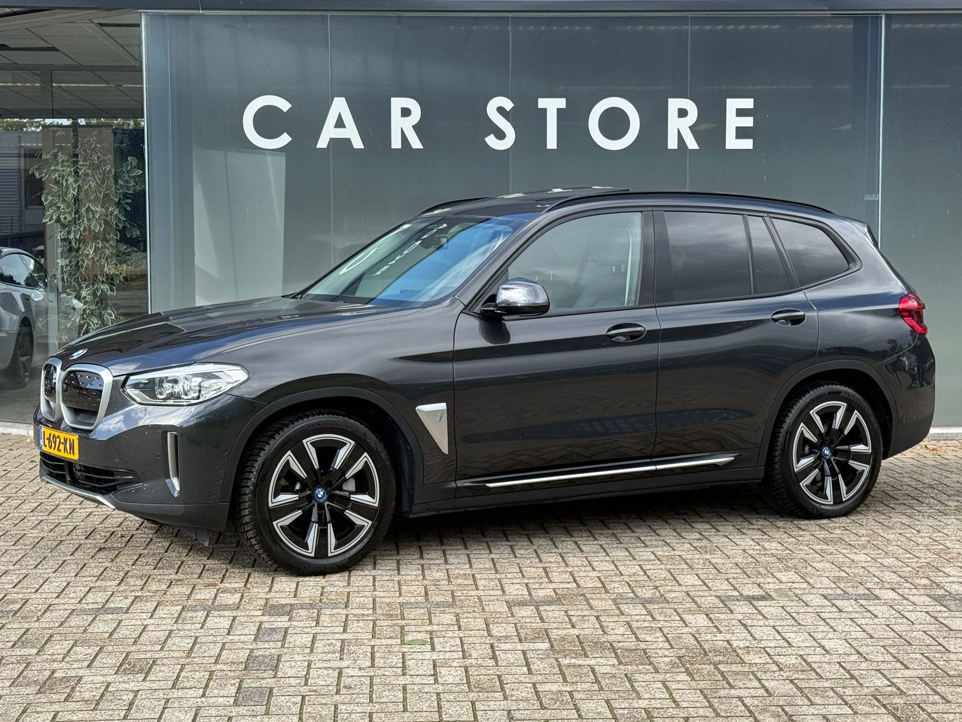 BMW Ix3 Executive 80 kWh SHADOW LINE 98% SOH PANO|LEDER|CARPLAY 2021 - voorkant