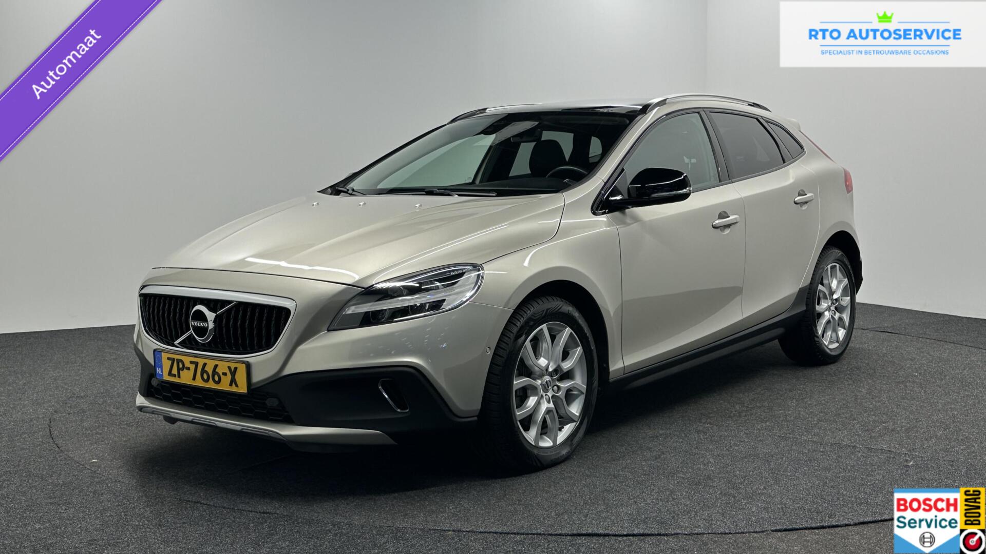 Volvo V40 Cross Country 1.5 T3 Polar+ Luxury LEER PANO NAVI TREKHAAK ECC CRUISE LM. 2019 - voorkant