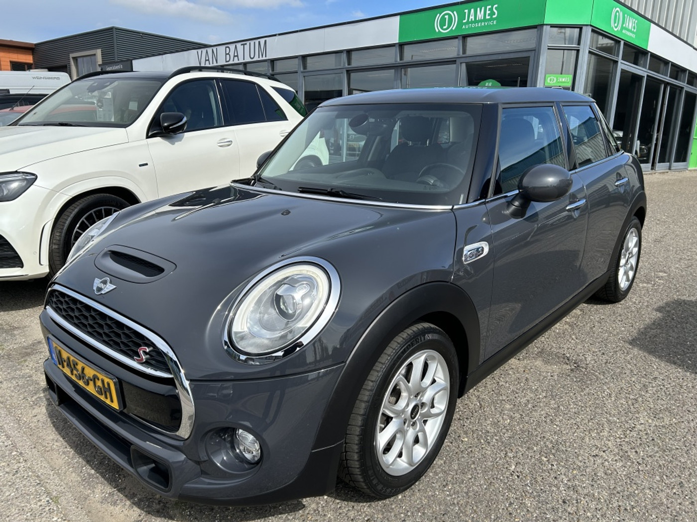 Mini Cooper S 2.0 Cooper S Pepper Serious Business 2018 - voorkant