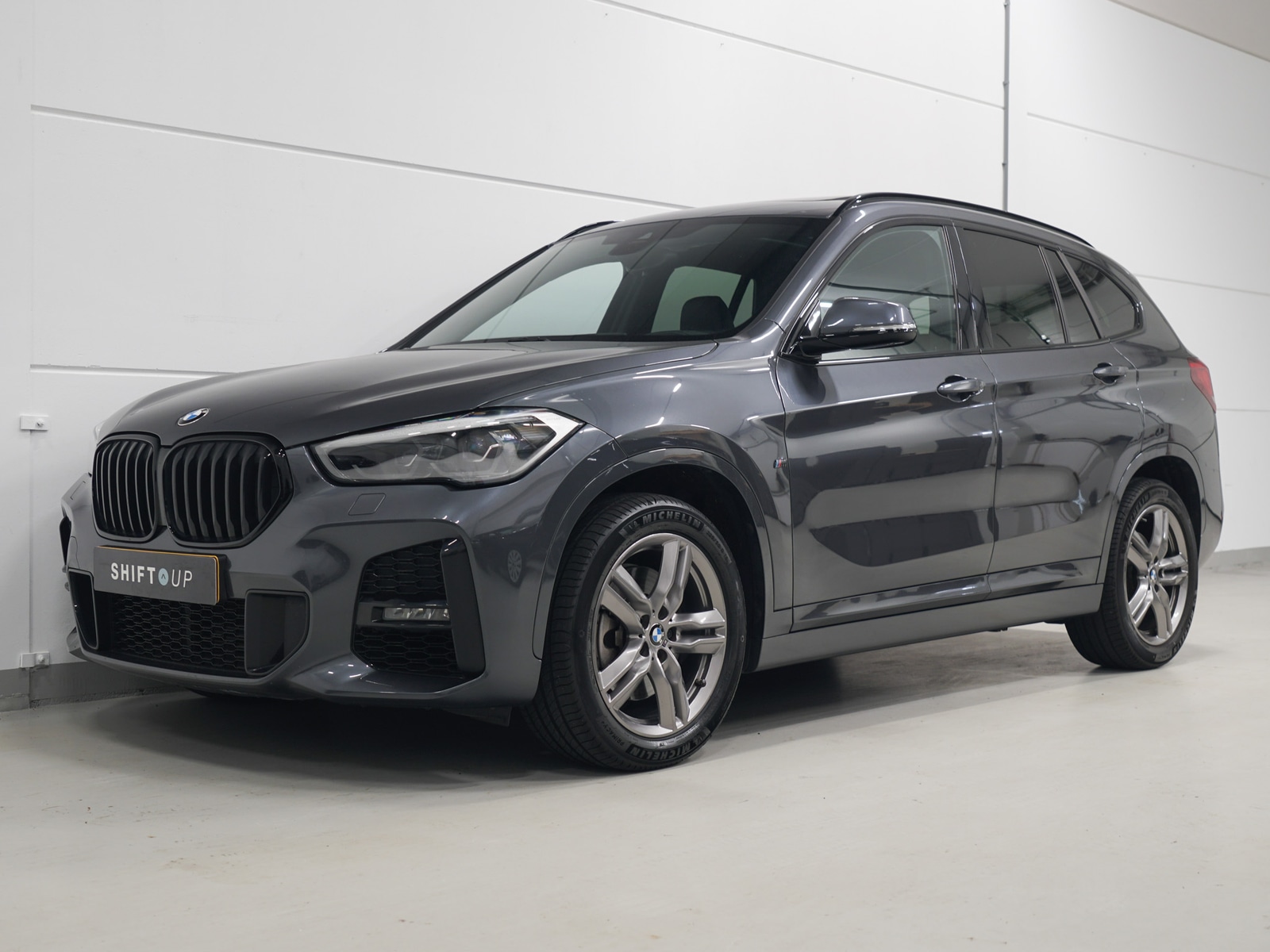 BMW X1 Xdrive20i xDrive20i   M-Sport | Panoramadak | ACC | Head Up 2021 - voorkant
