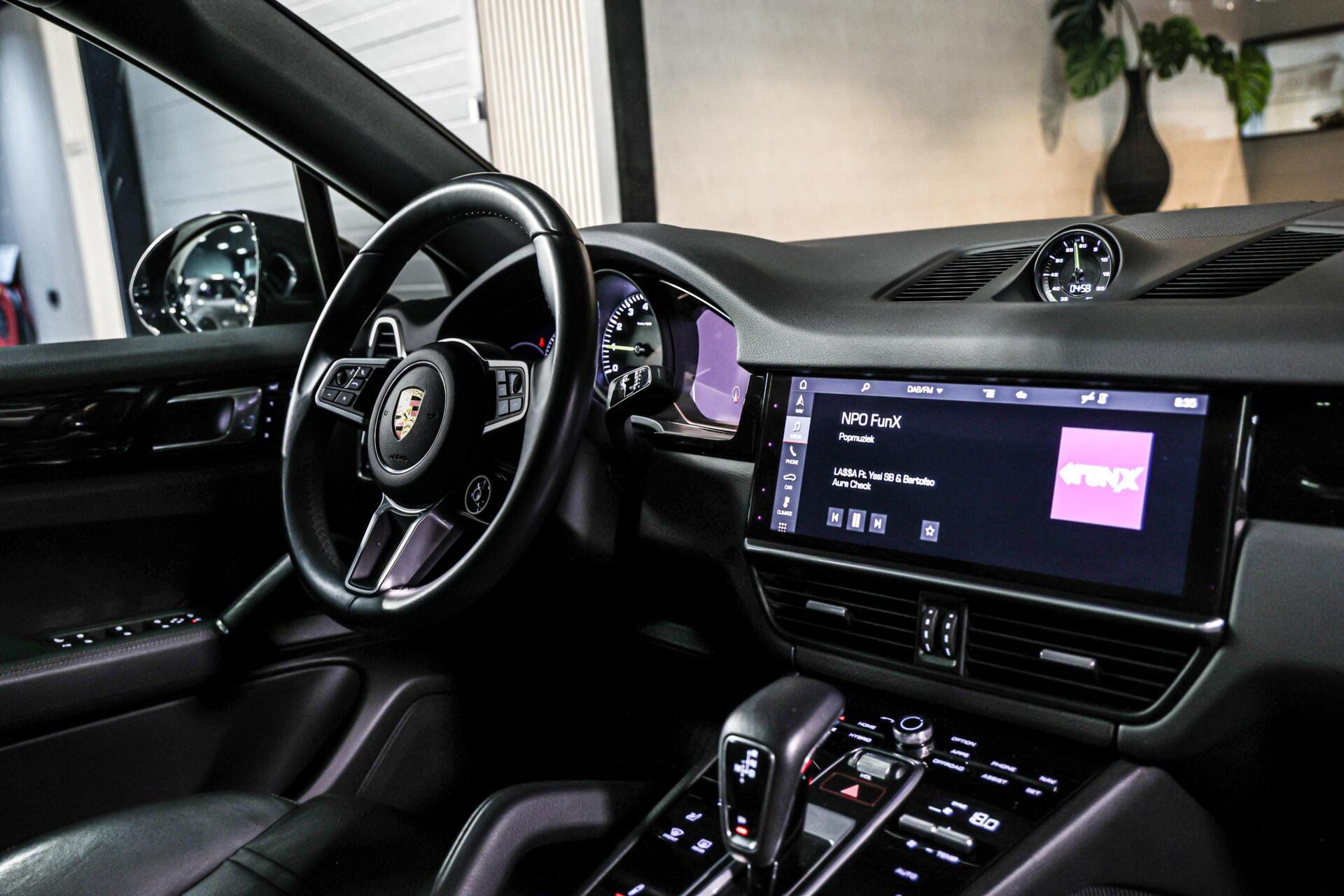 Foto van Porsche Cayenne E-hybrid