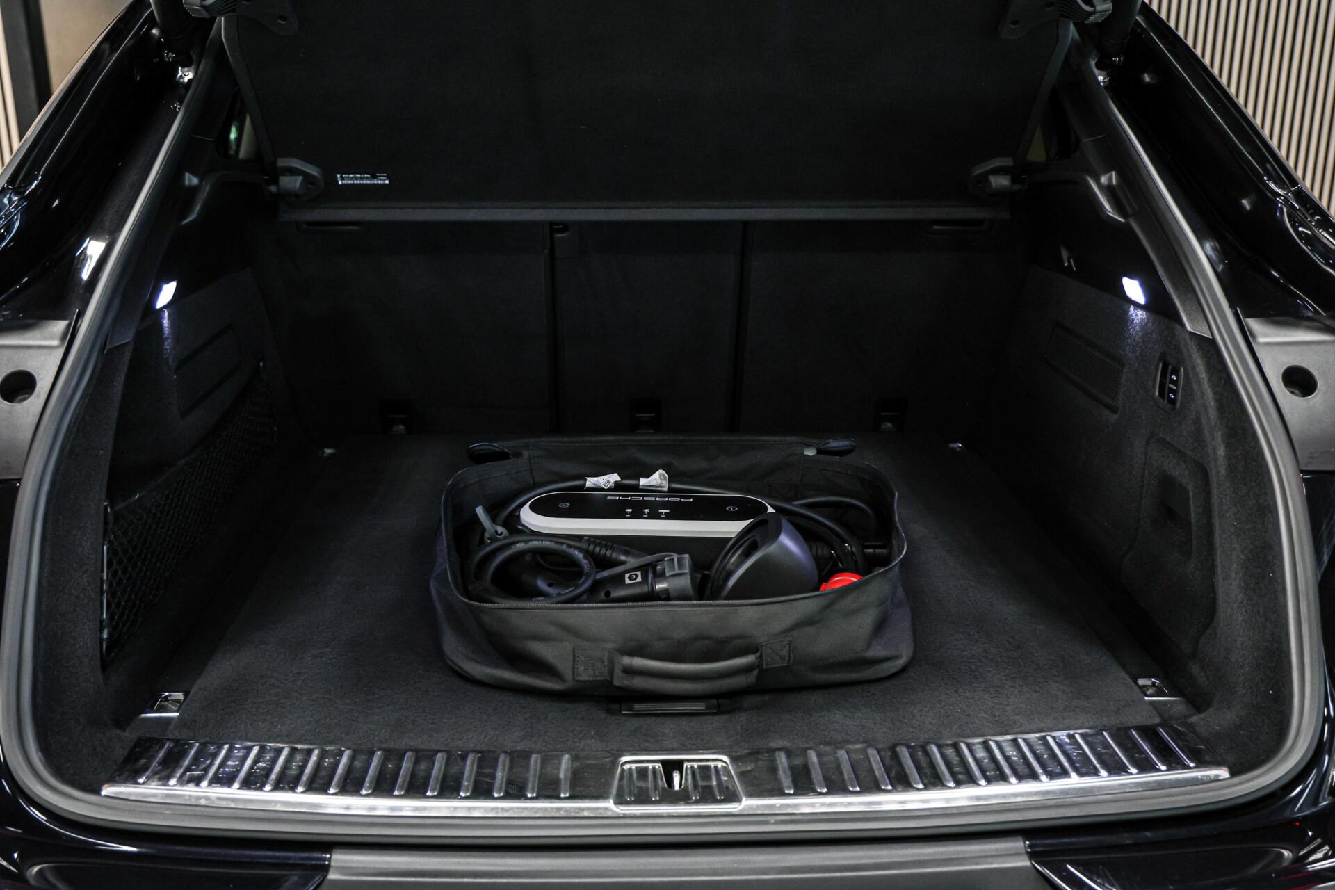 Foto van Porsche Cayenne E-hybrid